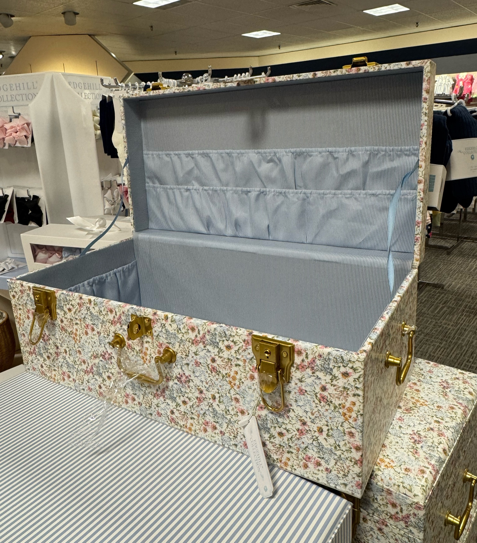 Adore this keepsake trunk! The floral exterior with pinstripe interior is perfection great baby gift, wedding gift, and so much more! Also comes in blue and white stripe