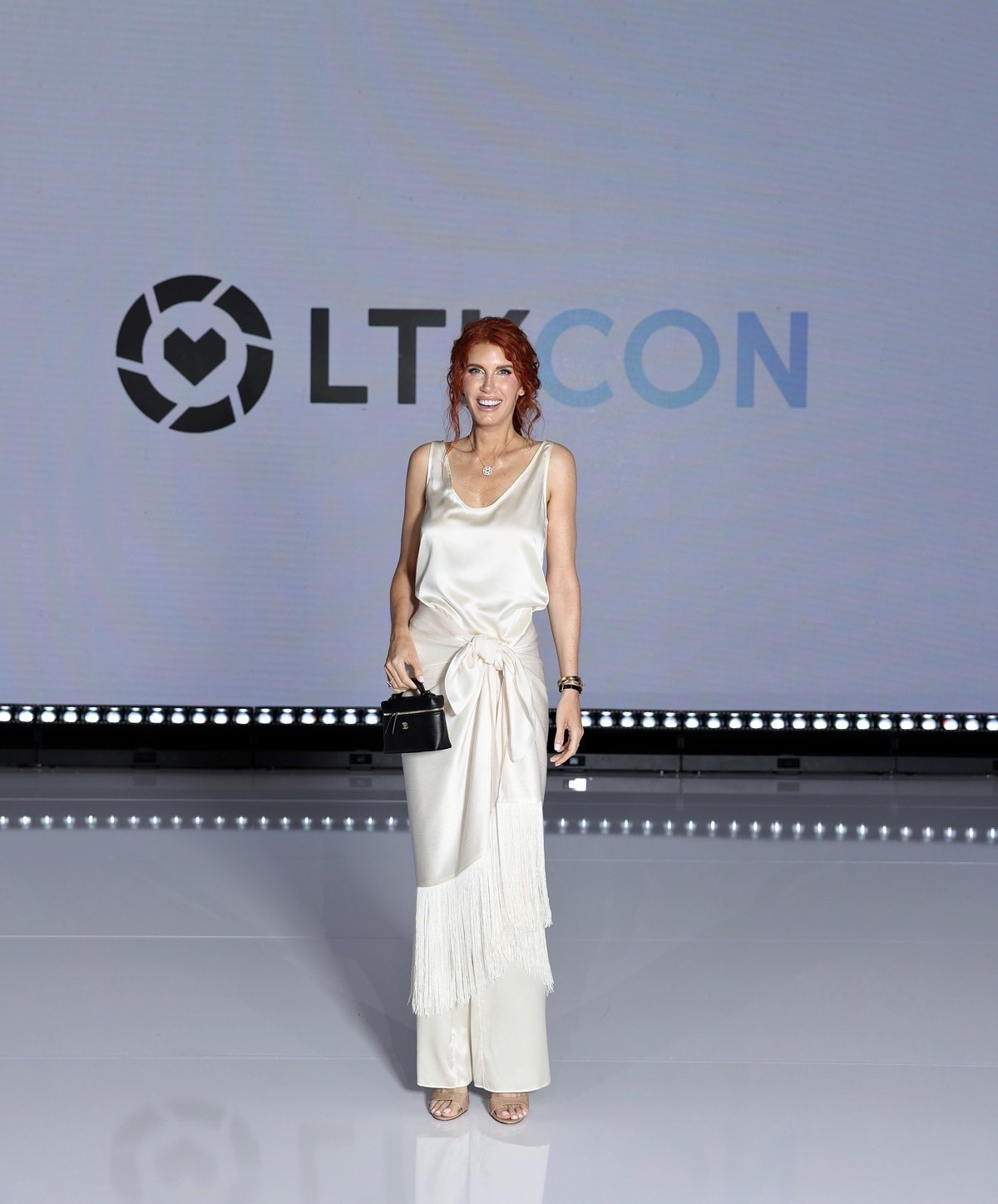 The #LTKCon Main Stage look. Had to bring it👏🏻

#LTKCon #LTKootd #LTKgrwm