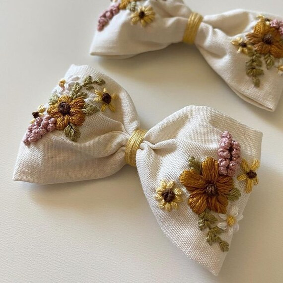 Hand Embroidered Linen Hairbow, Personalized Hairbow, White Floral Hairbow, Hair Accessories, Val... | Etsy (US)