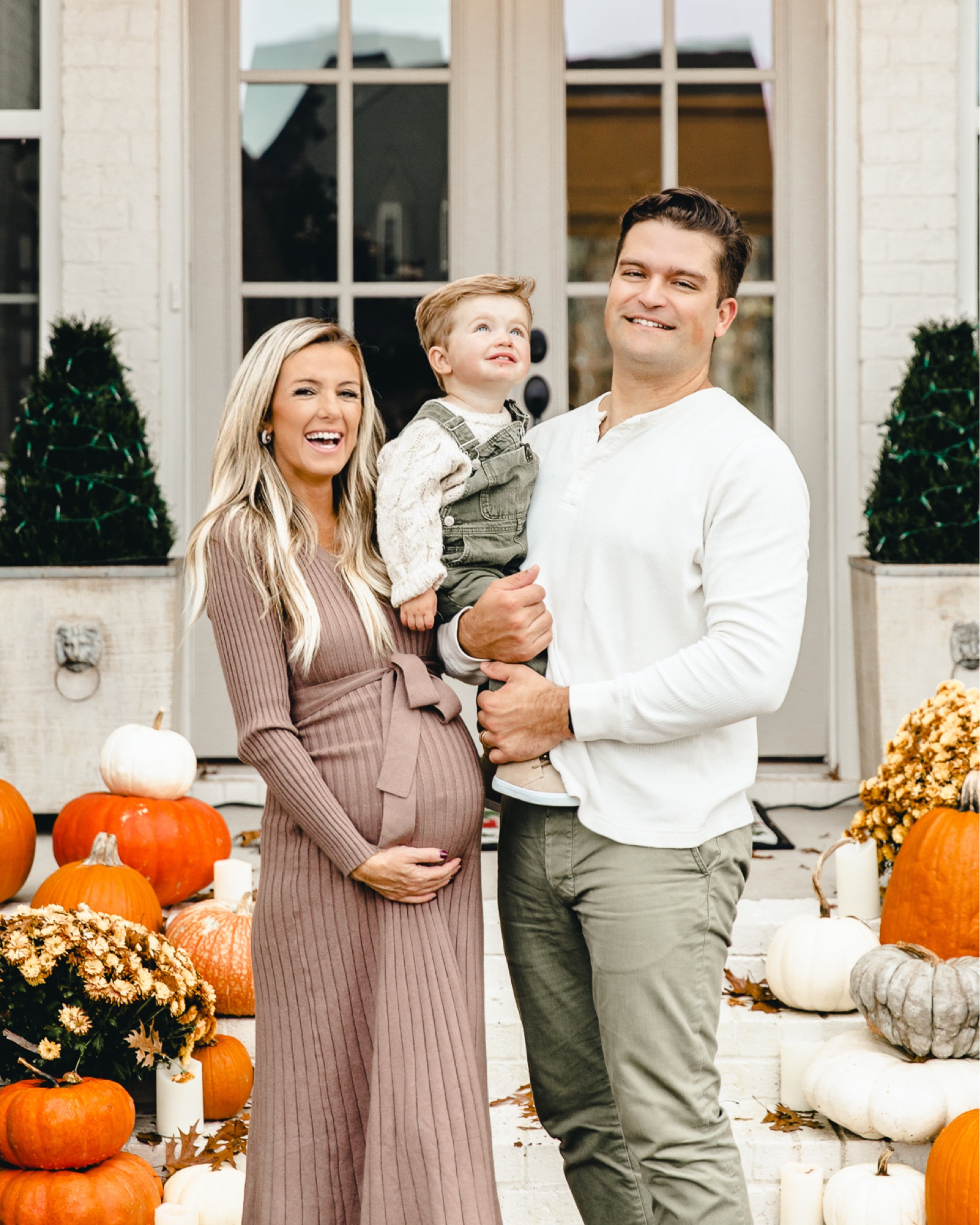 christmas dress bump friendly Maternity Holiday Dresses: 16 Pregnancy Christmas Outfits