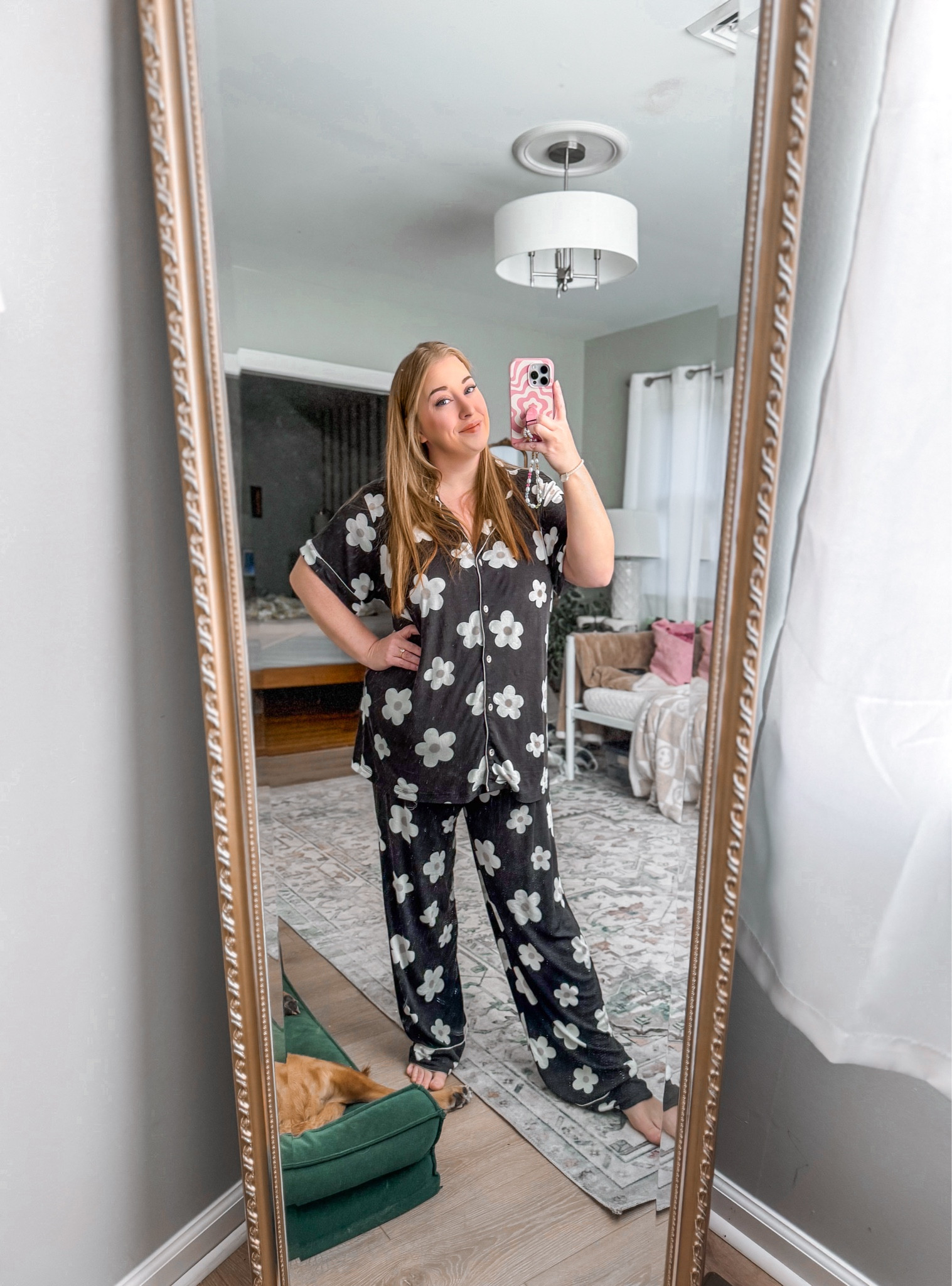 My absolute favorite pajamas , they are so comfy and well made! And the print is so cute 😍 linking below 👇🏼 



#LTKMidsize #LTKHome #LTKGiftGuide