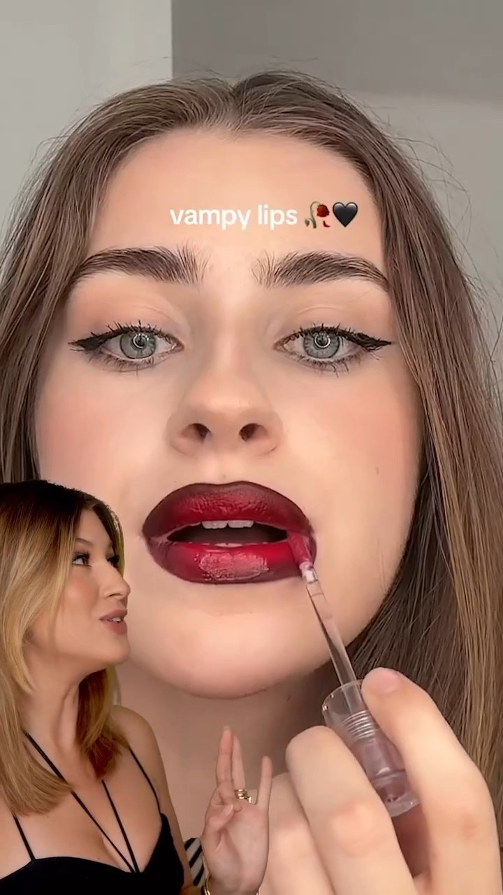 Geração Crepúsculo por ai? Hahaha! Amei misturar os batons Skinny Matte Marsala e Vermelho + Gloss Crystal!

#LTKbeauty #LTKbrasil