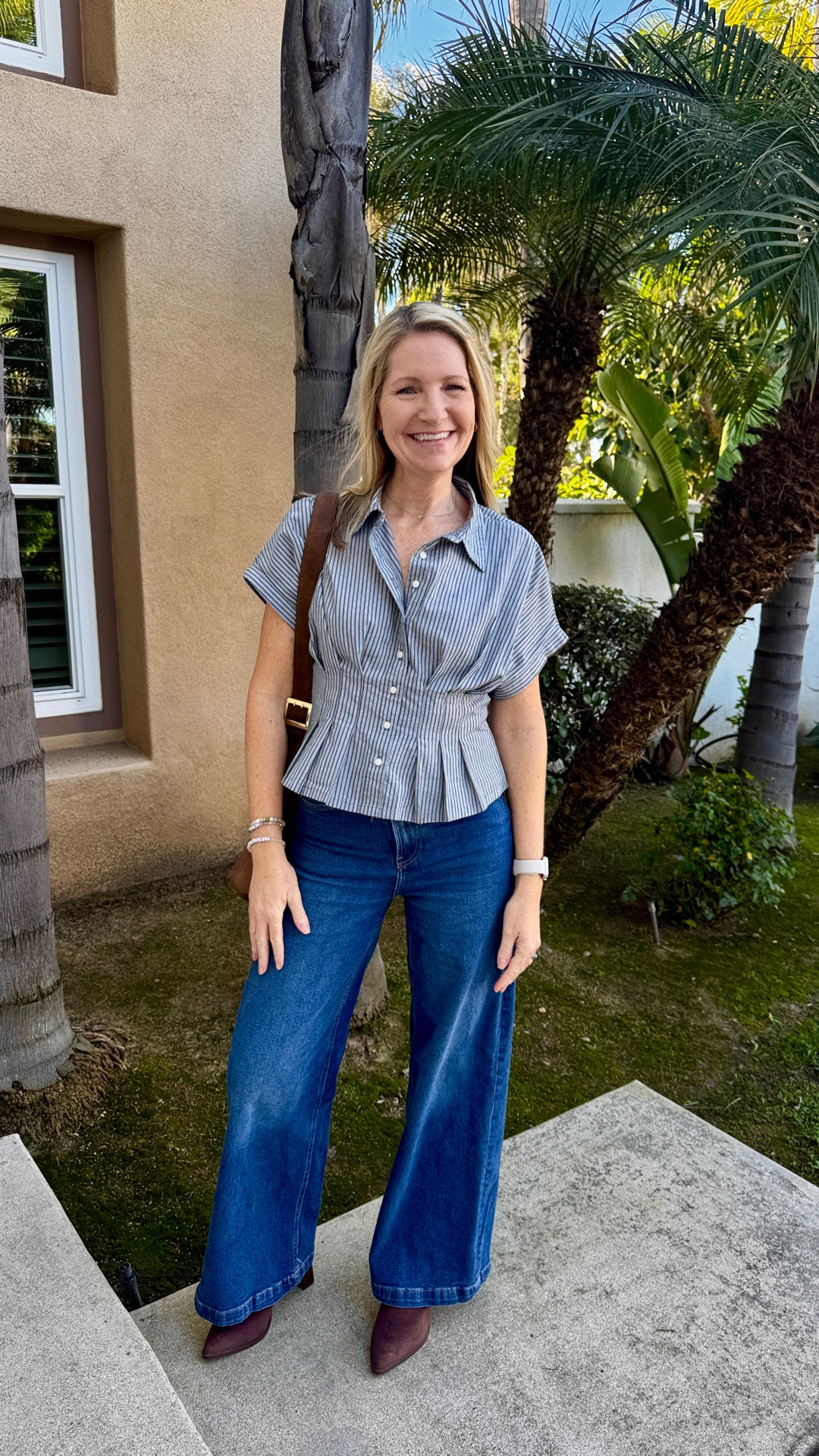 Kicking off Friday Finds for 2026 on a windy day with one of my classic outfit combos. These Gap jeans were my favorite pair last year and will continue to be on repeat this year. 

This short sleeve button down Old Navy blouse is so flattering and a great option for the office too. It’s currently 50% off. 

Happy Friday friends! Love that it’s already another weekend. 

Comment SHOP below to receive a DM with the link to this post on my LTK ⬇ https://liketk.it/5JdeJ #ltkfindsunder50 #ltkover40 #ltkworkwear #fridayfinds #ocinspiredlife 

Old Navy finds
Gap jeans
Fashion over 50
Workwear style