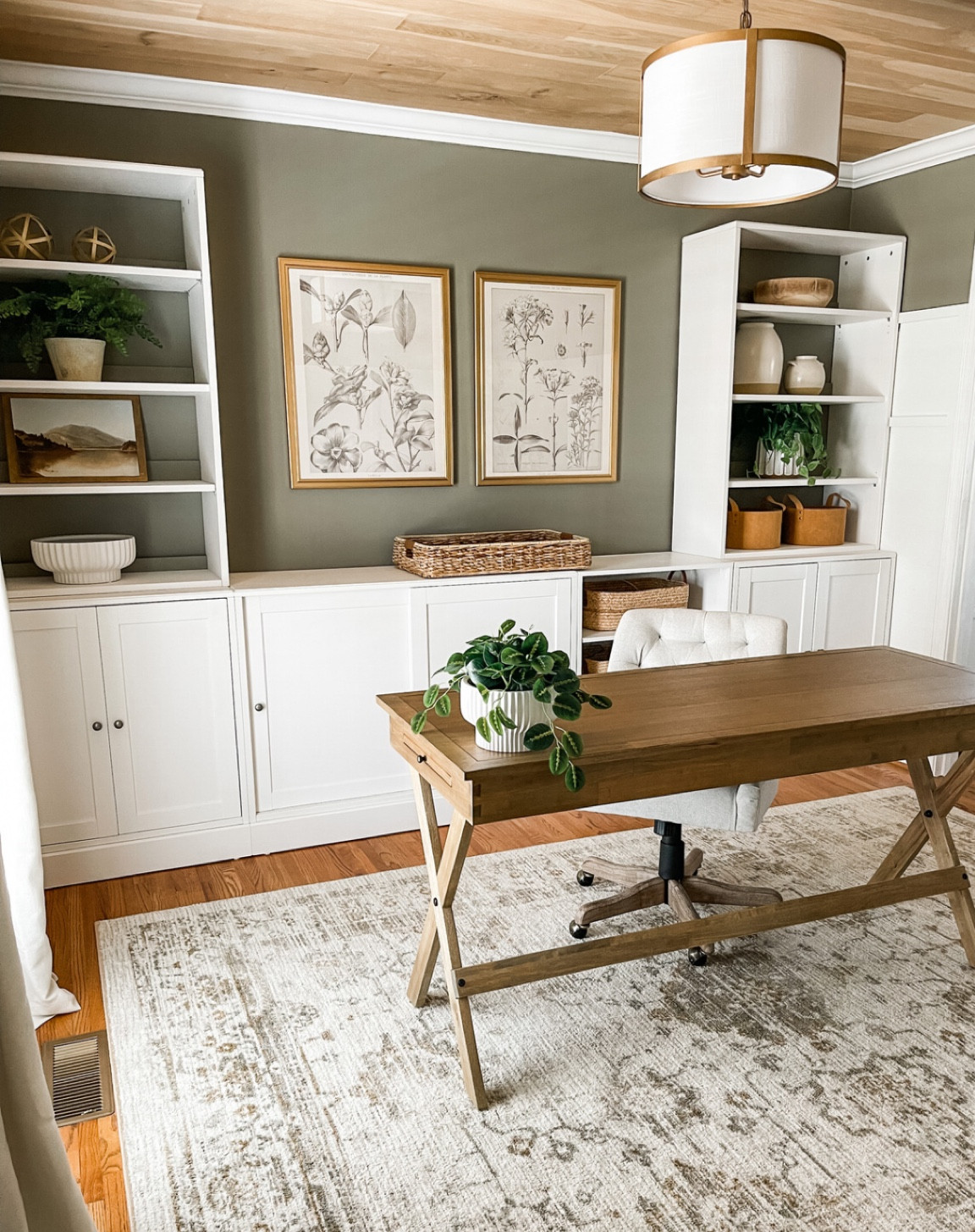 My home office!!!!


#LTKFind #LTKstyletip #LTKhome