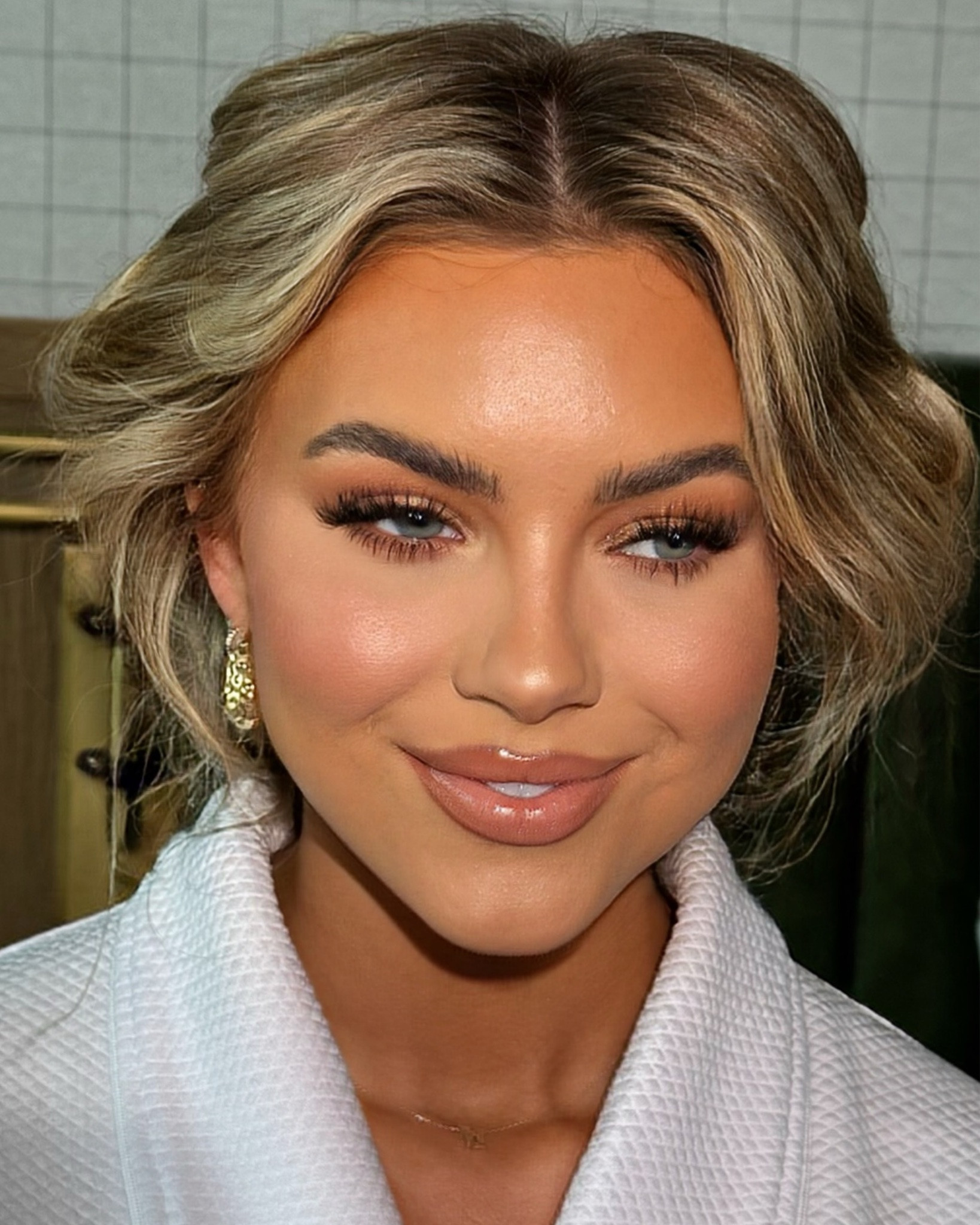 When glam looks this good even before hair is done you know it’s good ✨ 

#dallasmakeupartist #makeup #dallasinfluencer #glam #dallascontentcreator