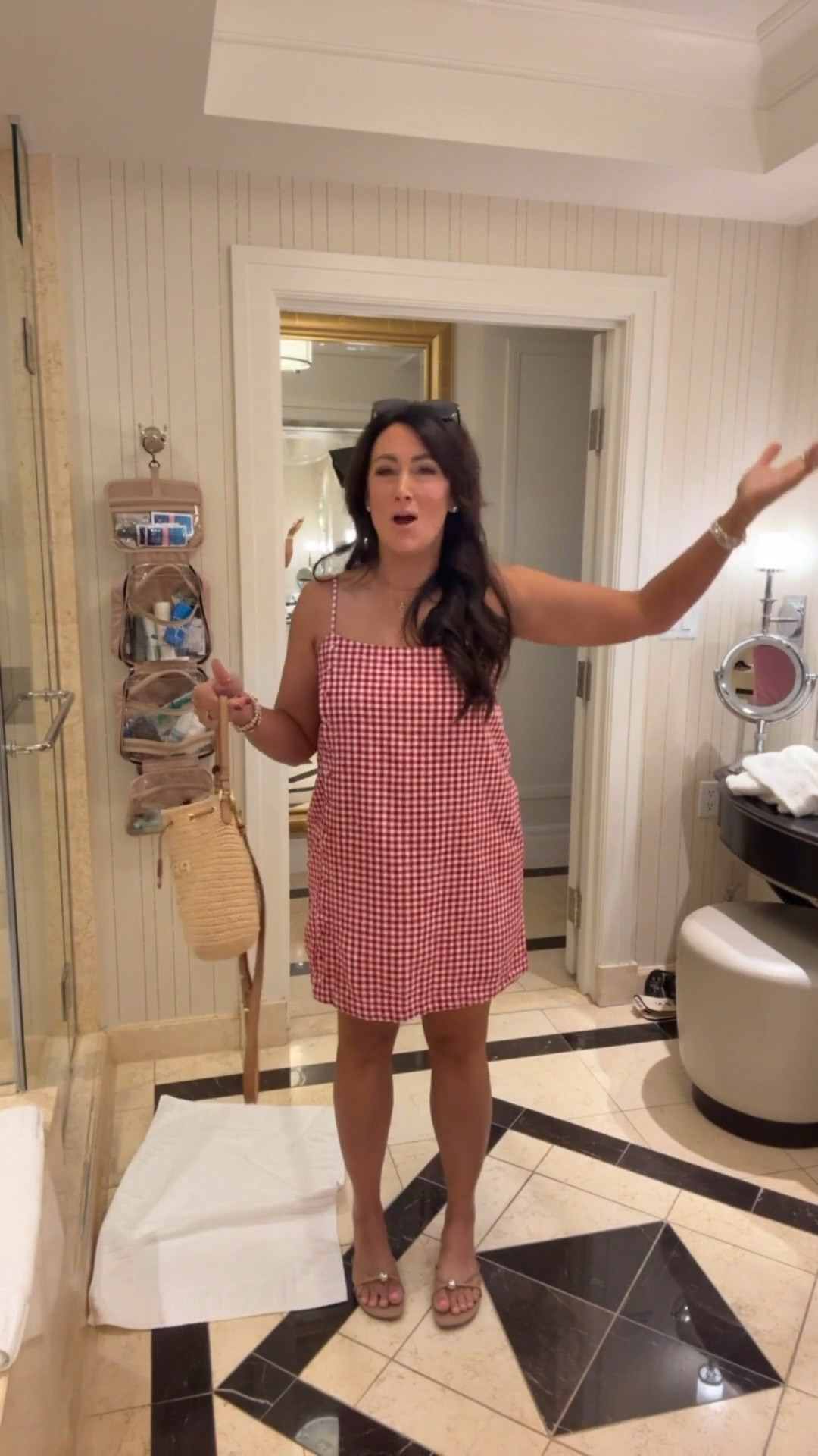 medium dress with built in shorts on sale for under $50!


#LTKootd #LTKgrwm #LTKFindsUnder50