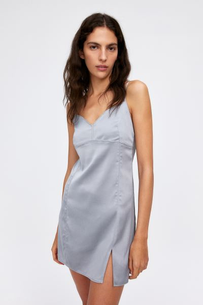 Satin nightslip - V-neck - Sleeveless - Black - Ladies | H&M GB | H&M (UK, MY, IN, SG, PH, TW, HK)