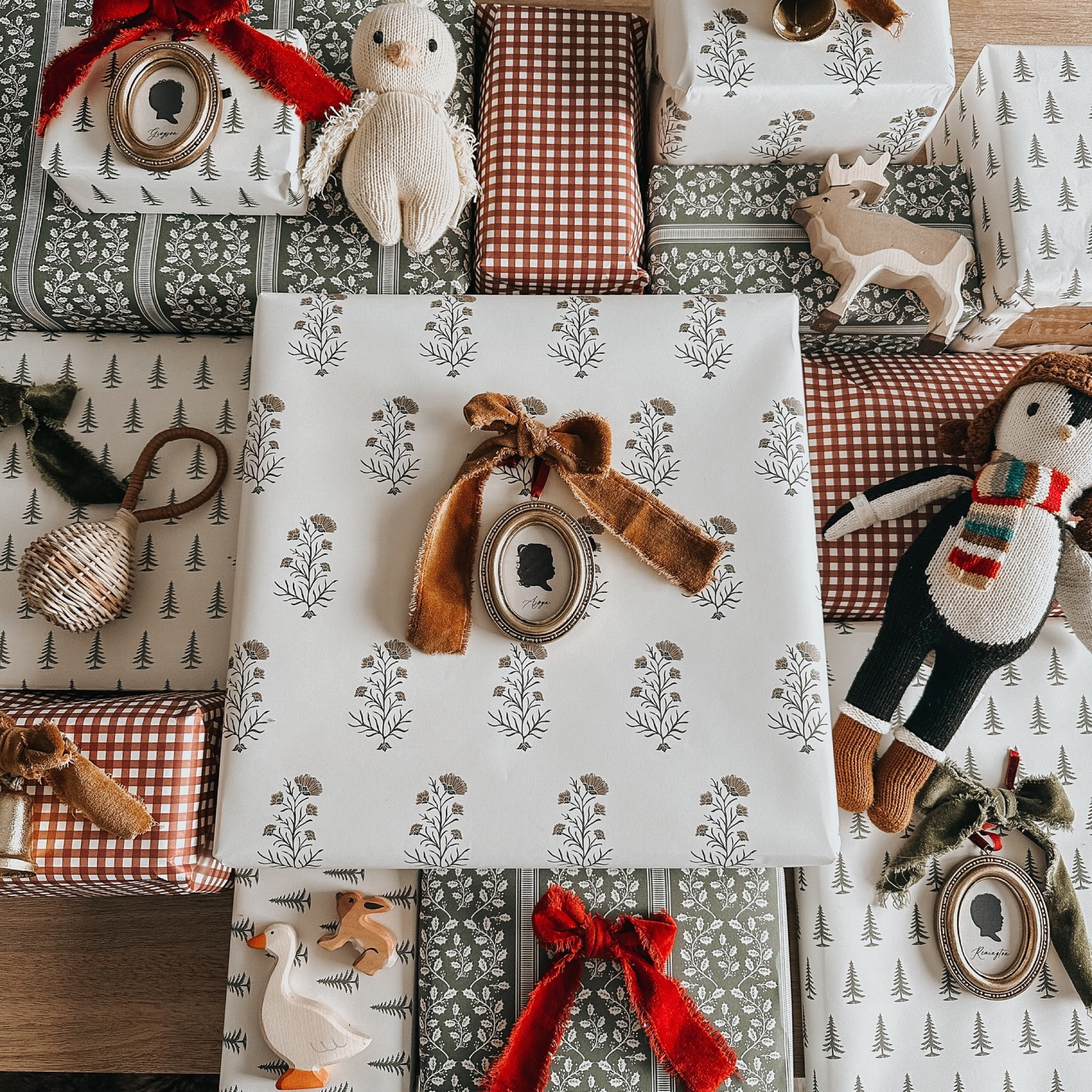 christmas wrapping paper this year is giving 90’s colorful nostalgic christmas✨save 20% off using code ‘Olivia-20’😍