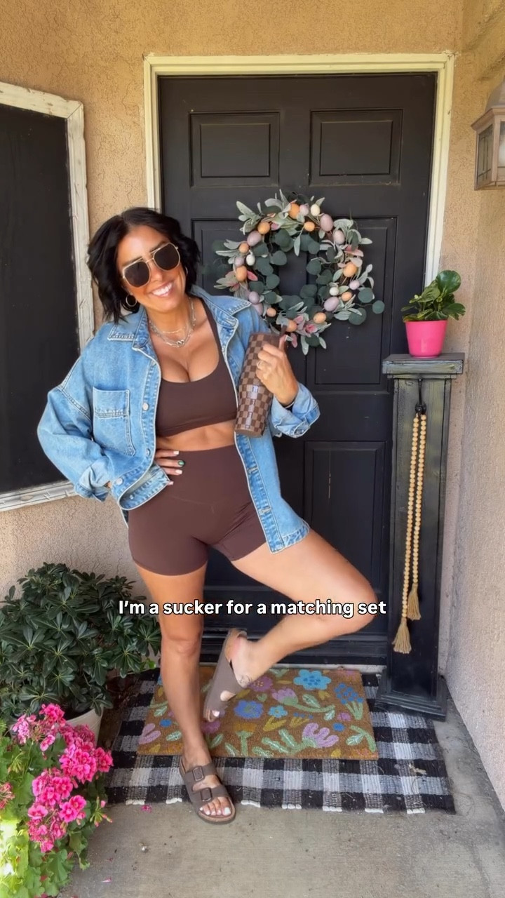 and the fact that it’s this versatile is what sold me.

@enerbloom is giving the lift, the support, and the stretch in this fabric. it actually holds you in without feeling tight, moves with you, and still keeps its shape.

it’s giving that high-end feel without the high-end price, which is why I know I’ll keep reaching for it.

comment SHOP and I’ll send you the link 🤍