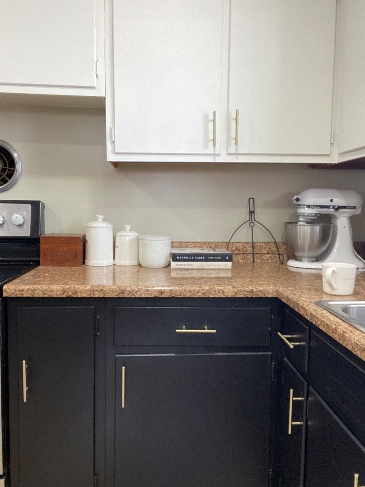 Black, white and gold - classic. 

#LTKHome #LTKFamily #LTKStyleTip