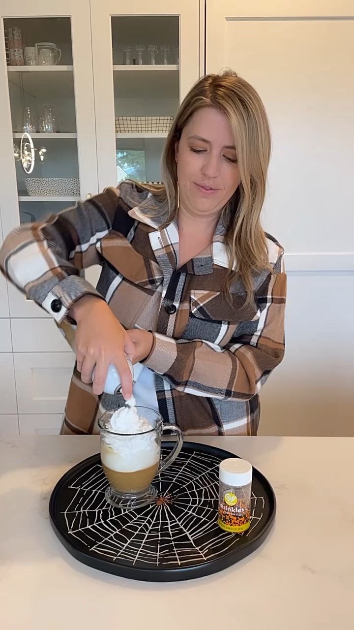 Love this flannel jacket and it’s under $20!

#LTKSeasonal #LTKSale #LTKstyletip