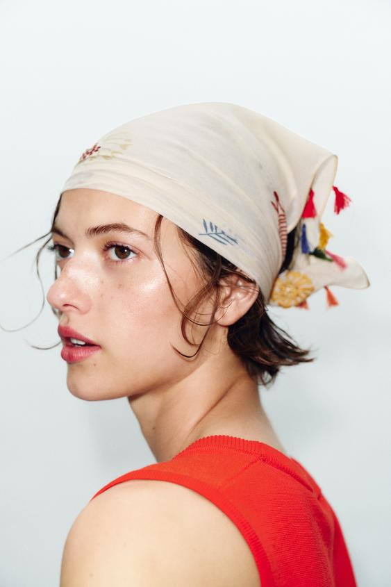 FISH EMBROIDERY POMPOM SCARF | Zara US