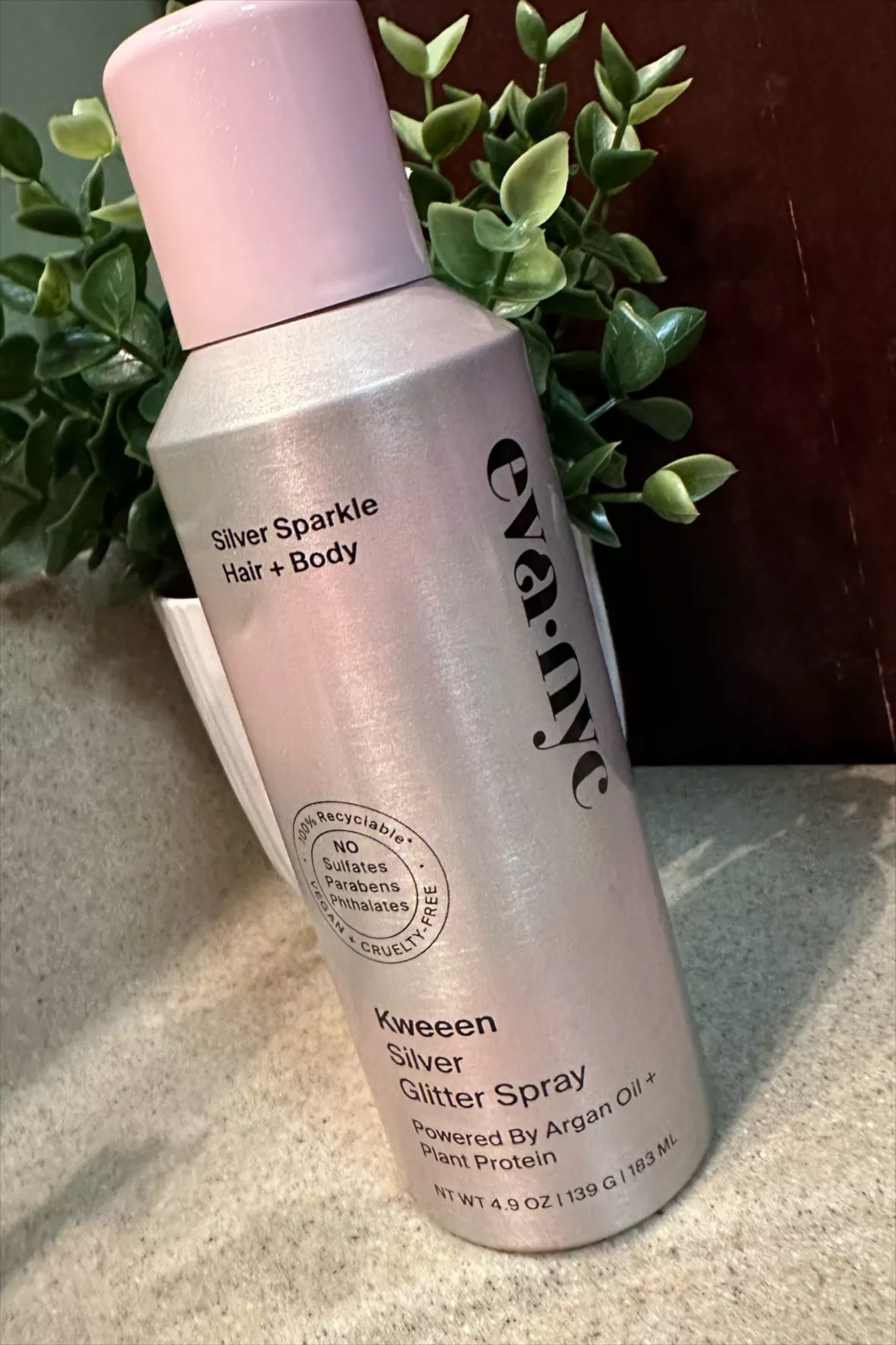 Kweeen Silver Glitter Spray