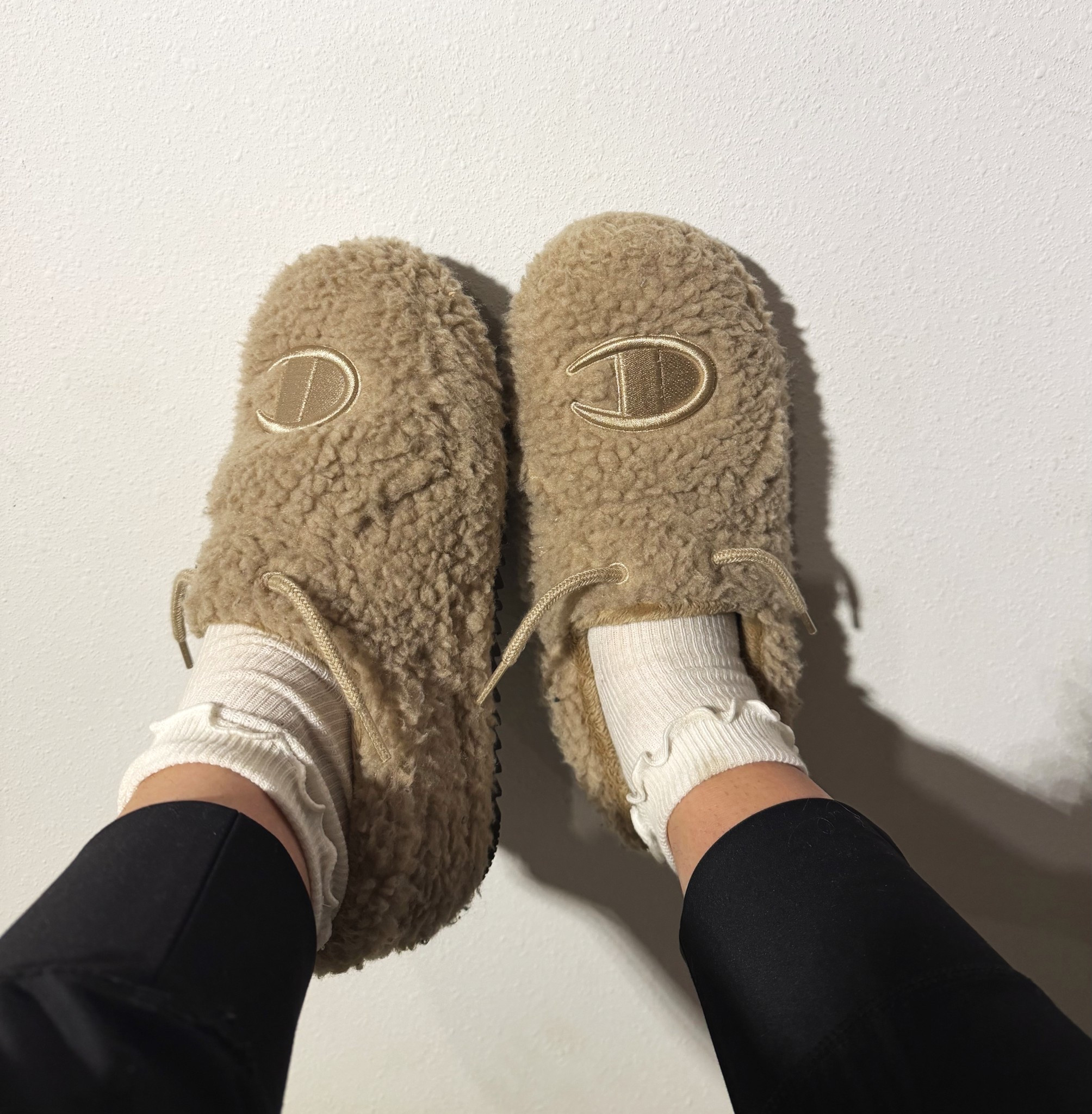 the best slippers and sock duo !

#LTKfitnessgoals #LTKootd #LTKgrwm