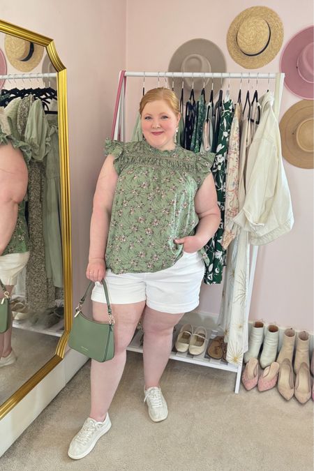 Casual Summer Outfit 💚🤍

Lane Bryant, denim shorts, white shorts, white sneakers, Lane Bryant; Kate Spade, Allbirds, vacation outfit, casual outfit 



#LTKPlusSize #LTKSeasonal #LTKTravel