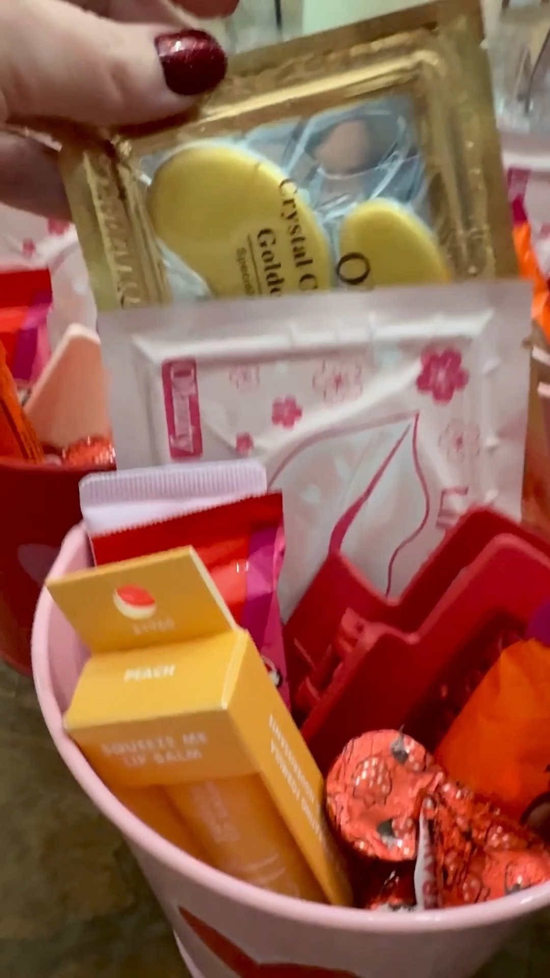 Valentine’s Day baskets for daycare/teachers💝

Everything arrives before Valentine’s Day!