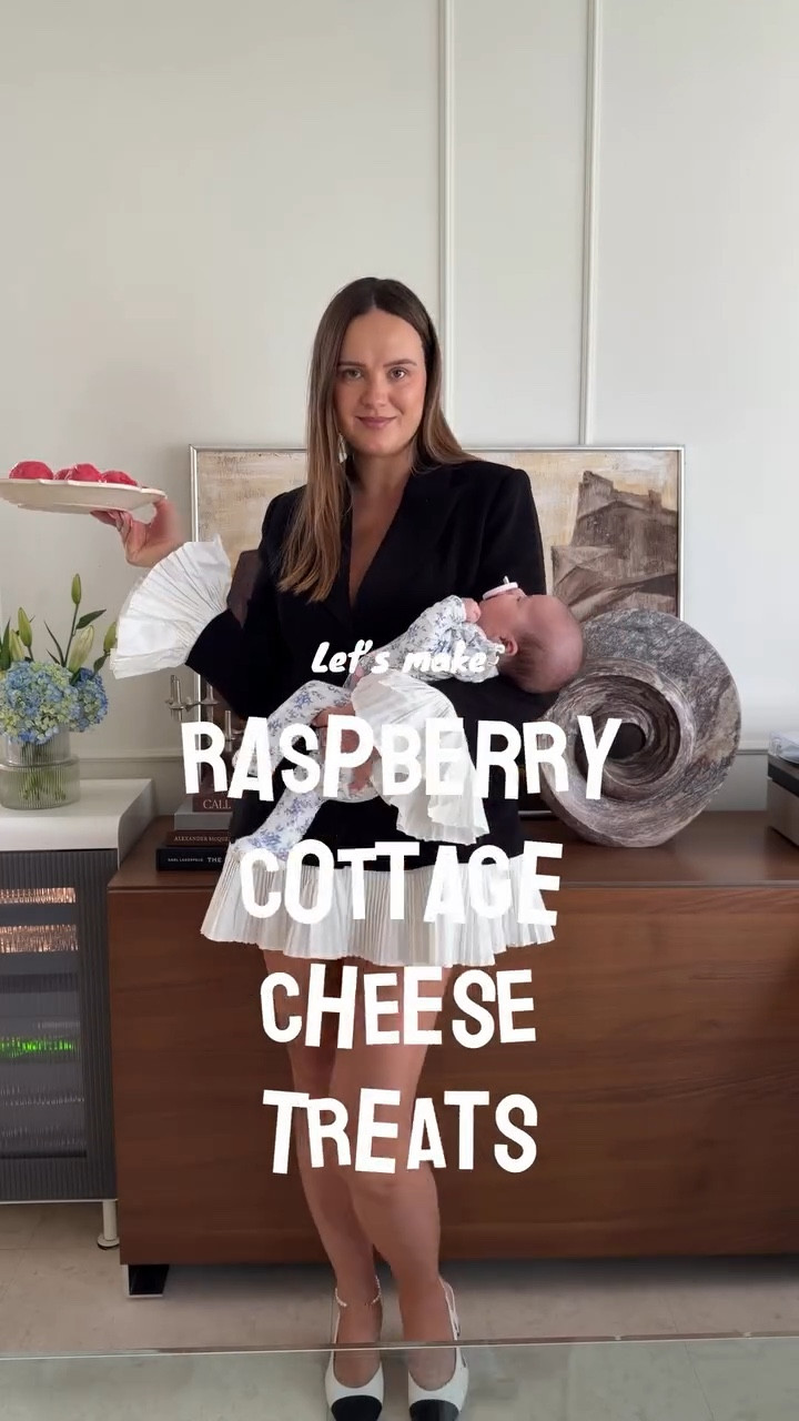 🍓 No-Bake Raspberry Cottage Cheese Treats (No Cream, No Freezing Required)*

*well… technically still chilled, but no long freezing prep 😉

⸻

✨ Ingredients (for 6 pieces)

Filling:
	•	12.7 oz (360 g) cottage cheese (5%)
	•	8.5 oz (240 g) soft cottage cheese or farmer’s cheese
	•	3.5 oz (100 g) cream cheese
	•	3 tbsp (40 g) melted butter
	•	3 tbsp (40 g) melted white chocolate (optional)
	•	Raspberry jam or raspberry purée (for the center)

Coating (glaze):
	•	10.5 oz (300 g) white chocolate
	•	3–4 tbsp vegetable oil (neutral, like avocado or light olive oil)
	•	Pink food coloring or beet powder (for color)

⸻

👩‍🍳 Instructions

1. Make the base
	•	Blend together: cottage cheese, soft cheese, cream cheese, melted butter, and white chocolate until smooth.
	•	Spread half the mixture into a mold.
	•	Make a small indentation and add raspberry jam.
	•	Cover with the remaining mixture.
	•	Tap the mold lightly to even it out.
	•	Freeze for 2–3 hours until firm.

⸻

2. Make the glaze
	•	Melt the white chocolate (microwave in short bursts or double boiler).
	•	Add oil and food coloring.
	•	Mix until smooth and slightly fluid.

⸻

3. Coat
	•	Insert a skewer or knife into each piece.
	•	Dip into the melted chocolate.
	•	The coating sets almost instantly.
	•	Let them sit in the fridge briefly so the inside softens slightly.

✨ Ready to eat!

⸻

❗ Tip for that perfect crunch

For a thin, crispy shell:
	•	Keep the glaze very fluid (not thick!)
	•	Add a bit of cocoa butter or extra oil for that snappy coating
