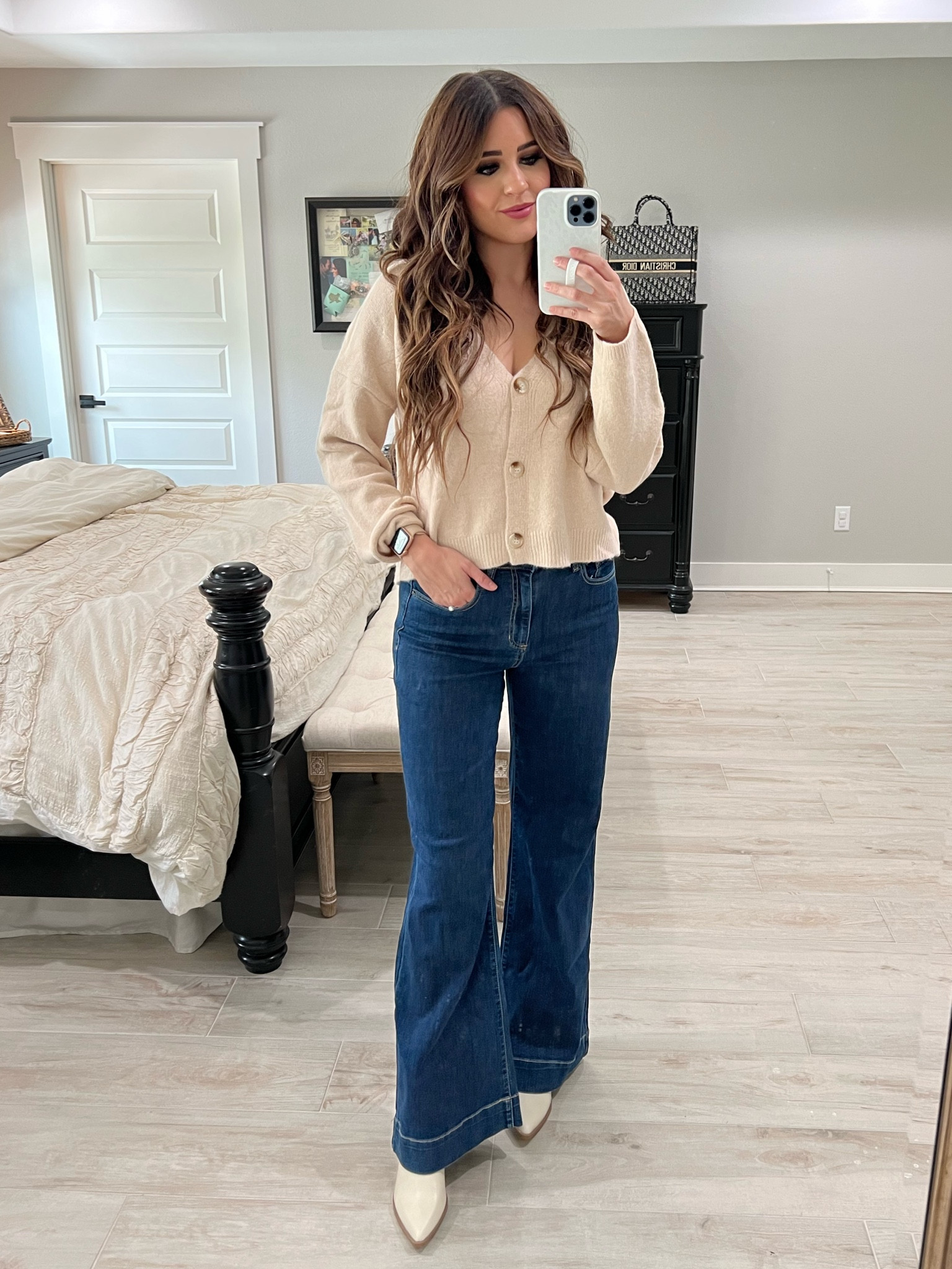 Flare jeans 27
Beige cardigan s/m
Western booties tts

#LTKstyletip #LTKSeasonal #LTKunder100