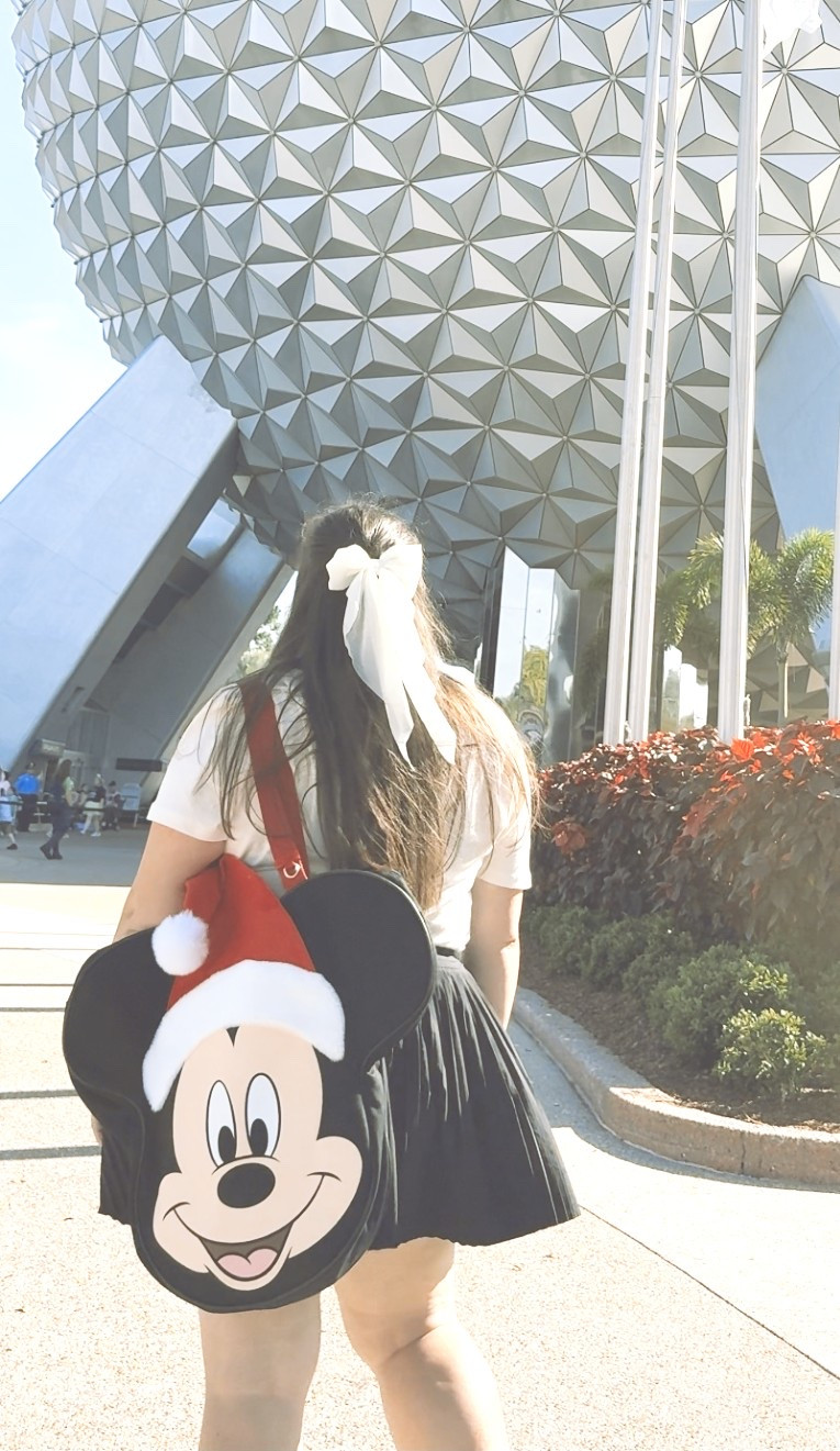 Looking for a Disney Christmas purse?! Look no further!! 

#LTKSeasonal #LTKFindsUnder100 #LTKHoliday