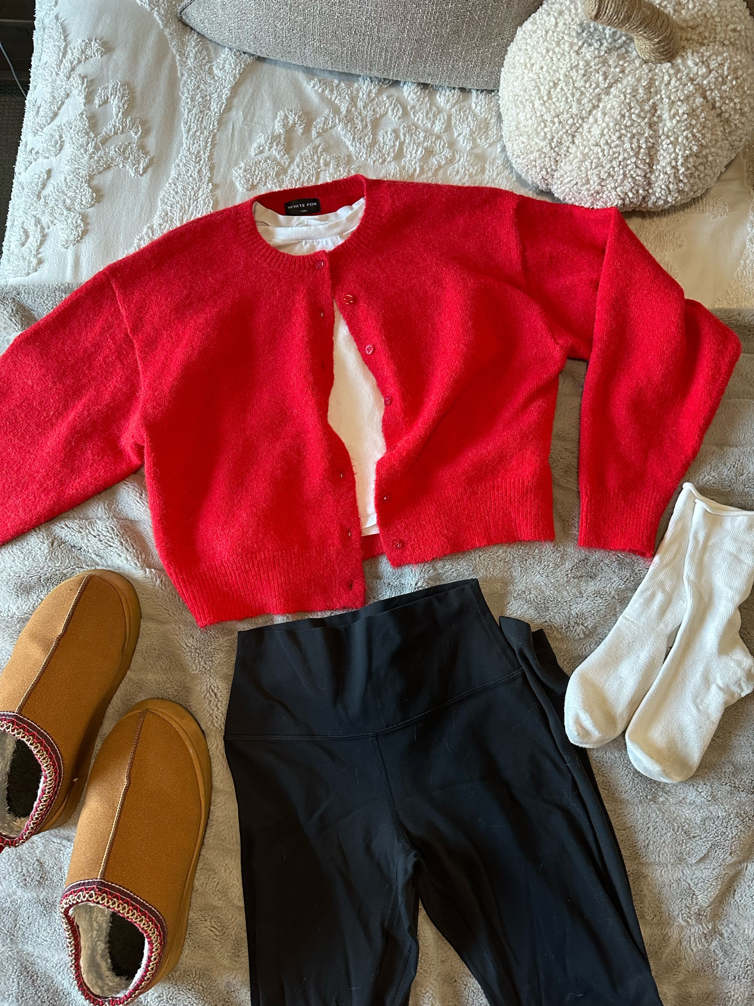 Fall outfits for NYC, part 3! This is a comfy casual vibe perfect for a morning coffee run



#LTKTravel #LTKSeasonal #LTKFindsUnder100