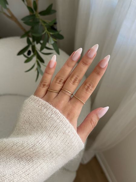 olive and june press ons in the shade ‘CCT’ + my favorite ring stack from catbird ✨

press on nails, manicure, bubble bath, nail inspo, olive & june, olive and june, dainty gold rings, jewelry 


#LTKbeauty