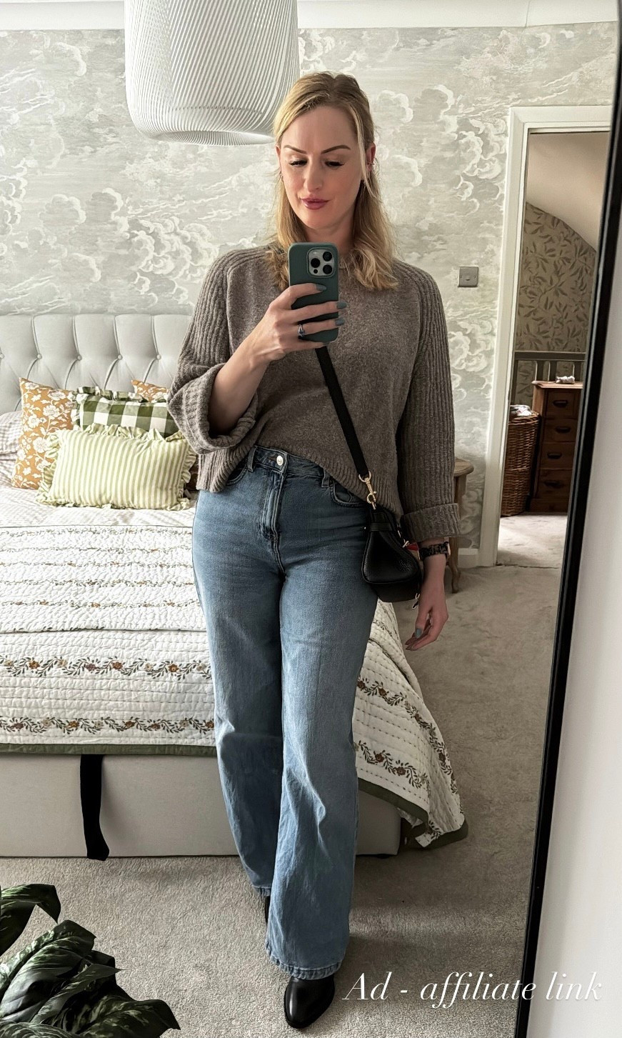 The comfiest most flattering jeans I own! 

#LTKuk #LTKspring #LTKmidsize