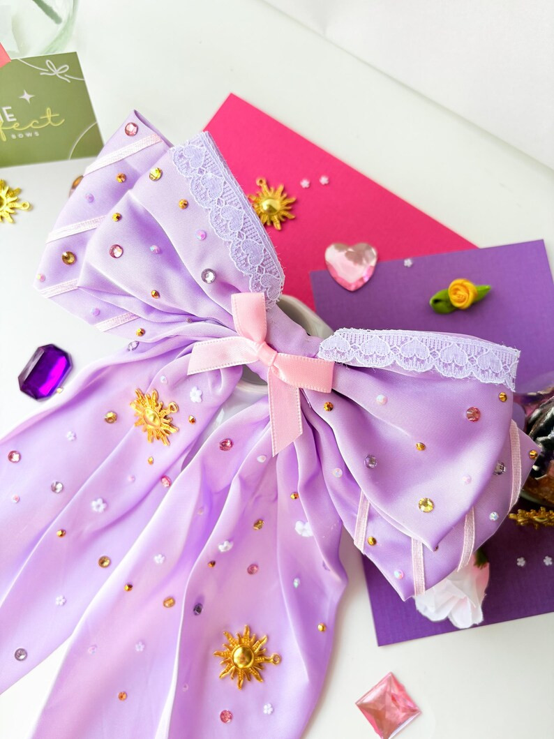 Princess Rapunzel | Flower Gleam & Glow Bow - Etsy | Etsy (US)