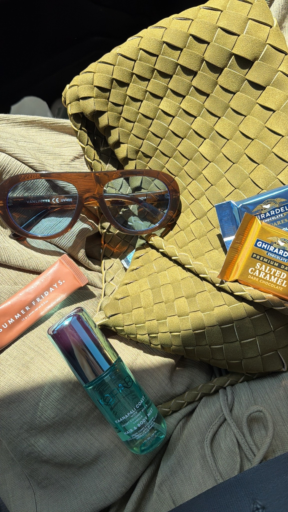 What’s in my handbag
Sunglasses
Lipgloss
Chocolate
Fragrance

#LTKgrwm #LTKootd #LTKSaleAlert
