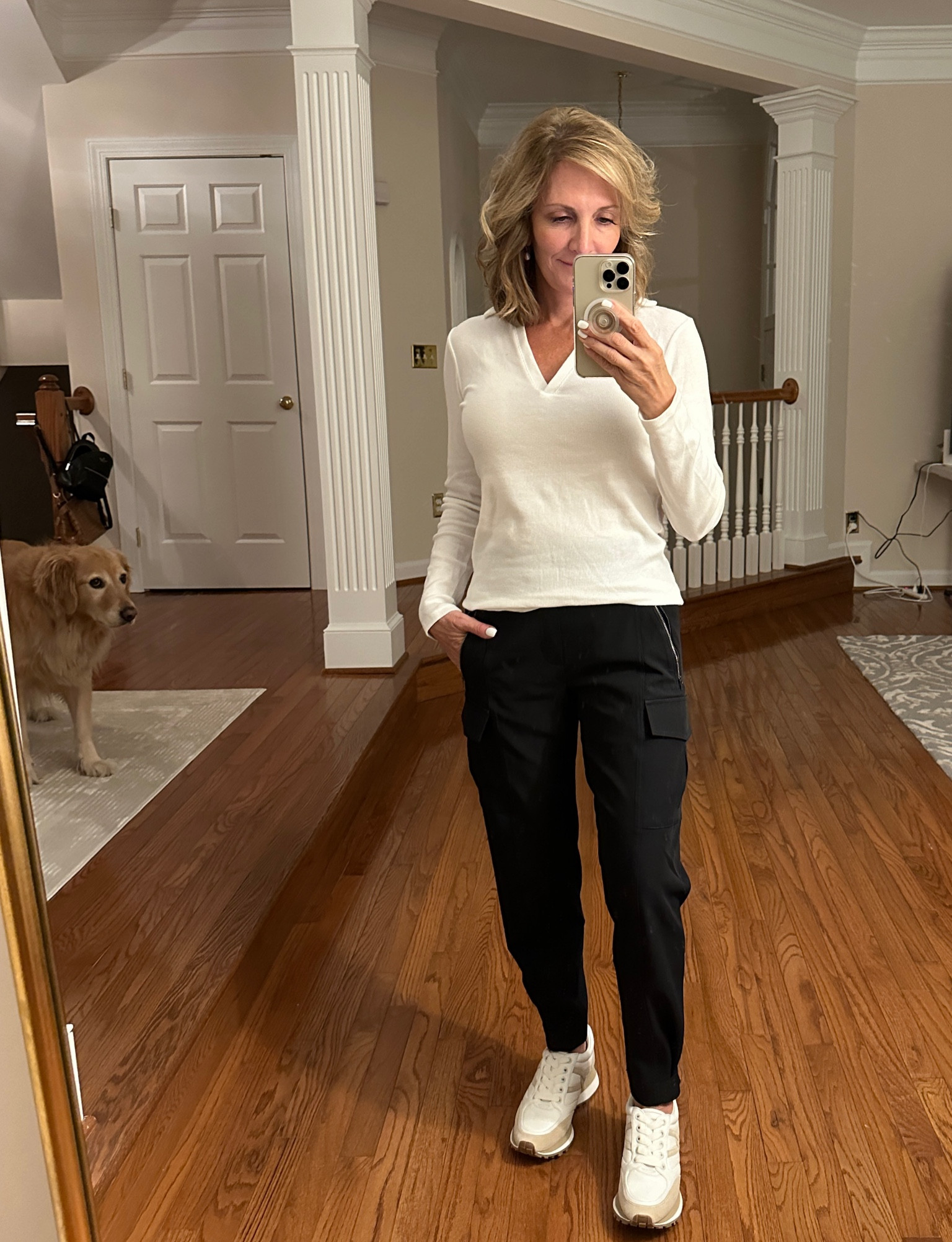 These athletic joggers have 2 snaps at the hem to create a snug fit around the ankle which gives a custom tailored lookk

#LTKOver40 #LTKActive #LTKTravel