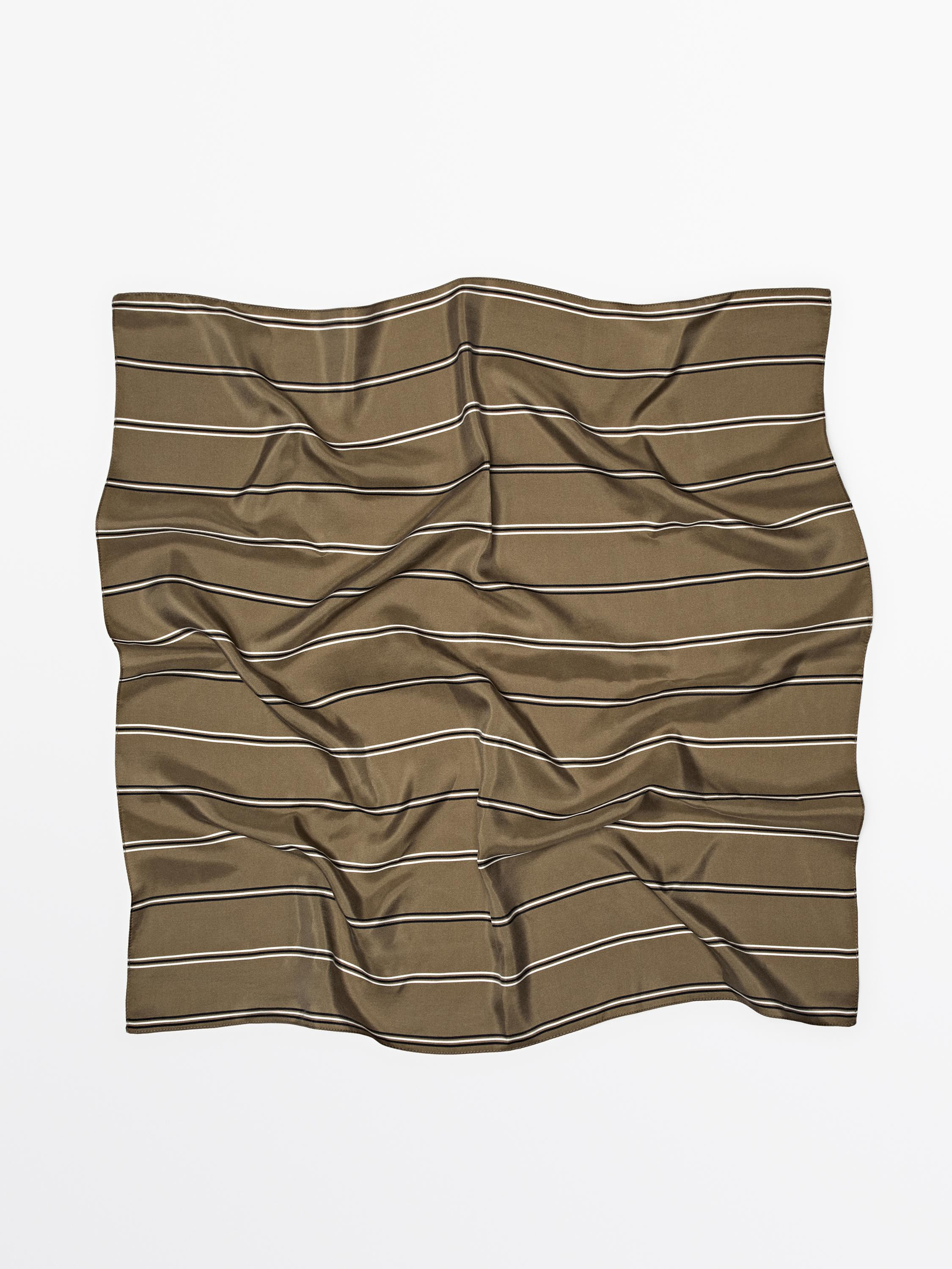 Scarf made of 100% silk yarn. Striped print. Fine, lightweight fabric. | Massimo Dutti US