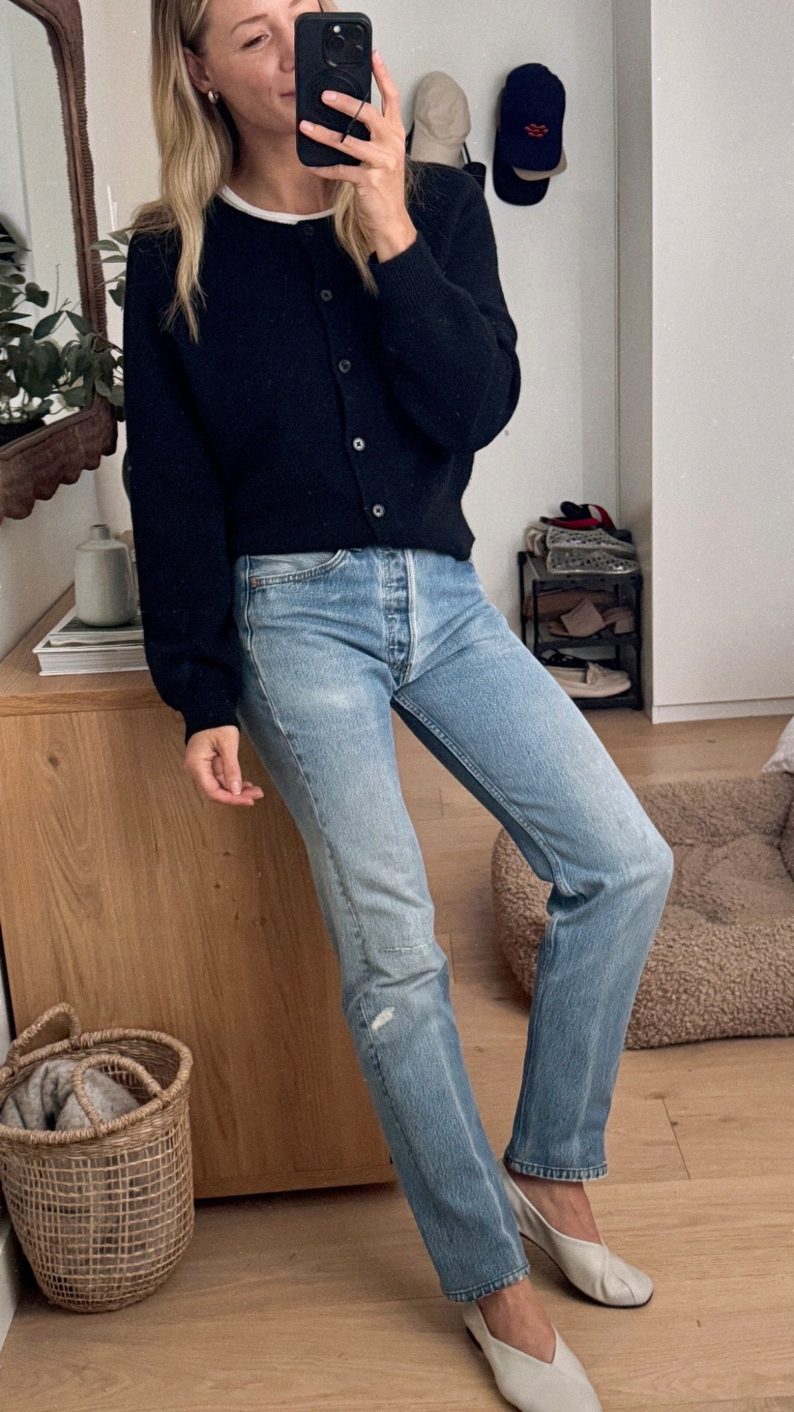 Simple spring outfit with vintage Levi’s and a cardigan and these perfect leather flats (use code STYLEYOUROCCASION-25 for $25 off)


#LTKootd