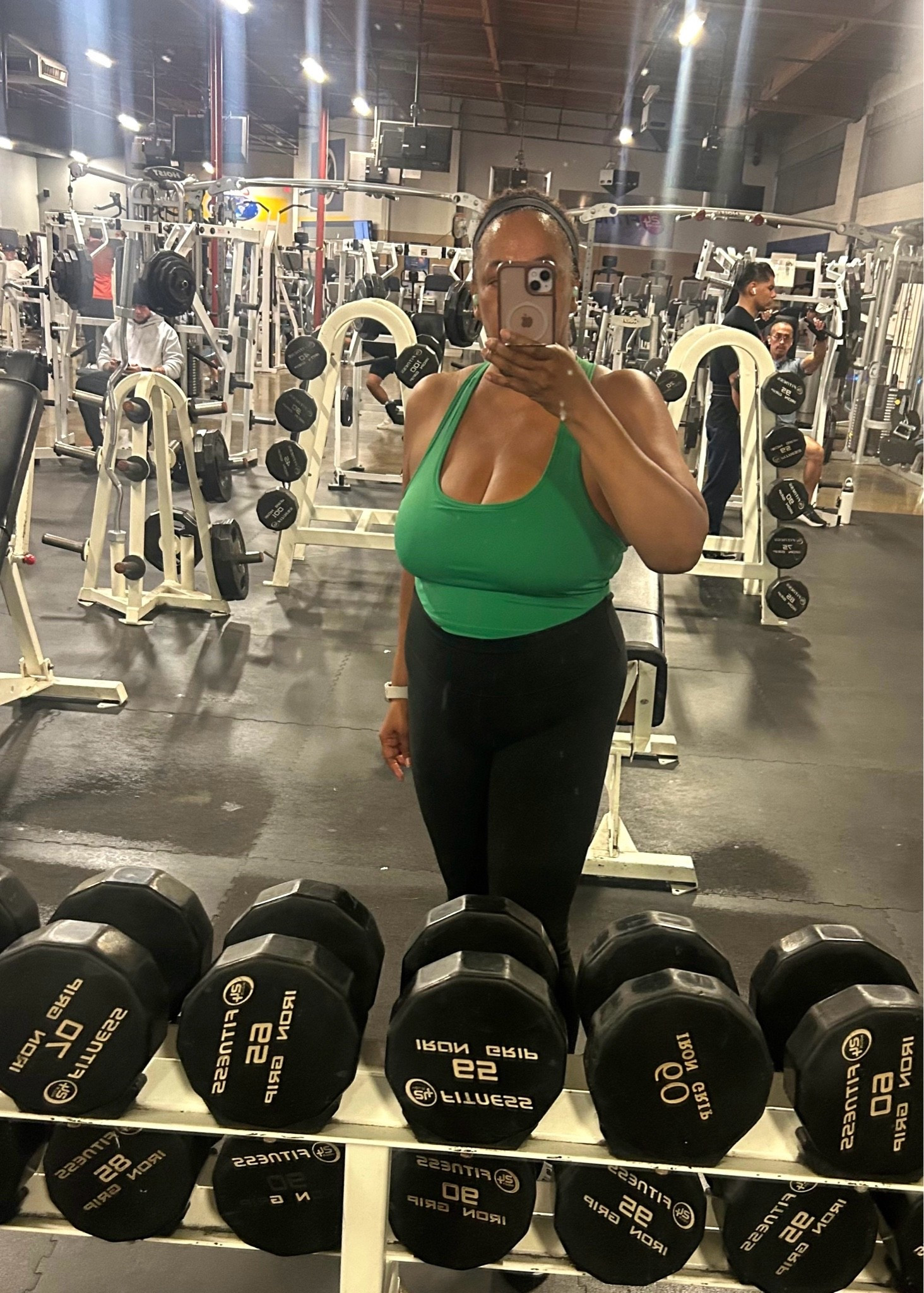 Another gym sesh done! Top and bottoms size xl. I go with an xl with PINSPARK. 💪🏾

#LTKMidsize #LTKOver40 #LTKActive