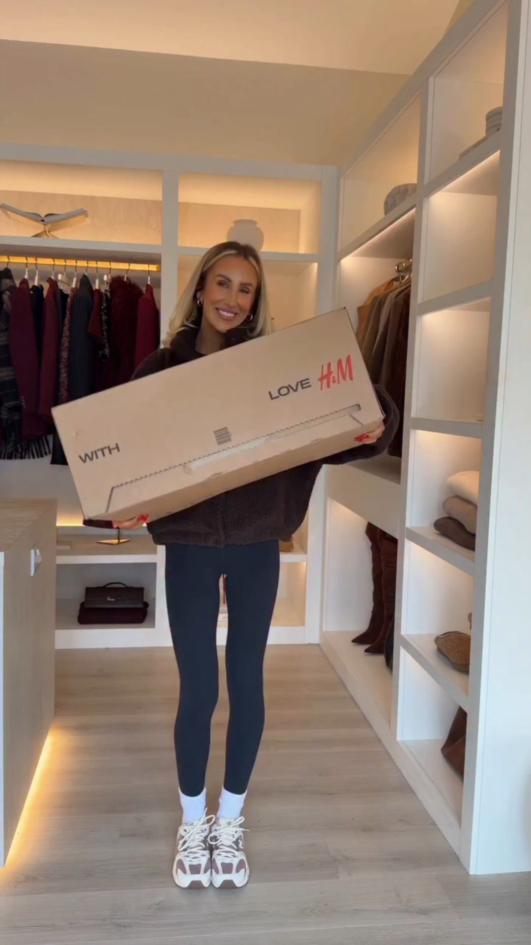 H&M newness! The checked coat?!!! I GASPED! 🍂


The aubergine and black dresses seriously shocked me, the price, the quality, the shape, 10/10!

Let me know your favourites 🤎🥰