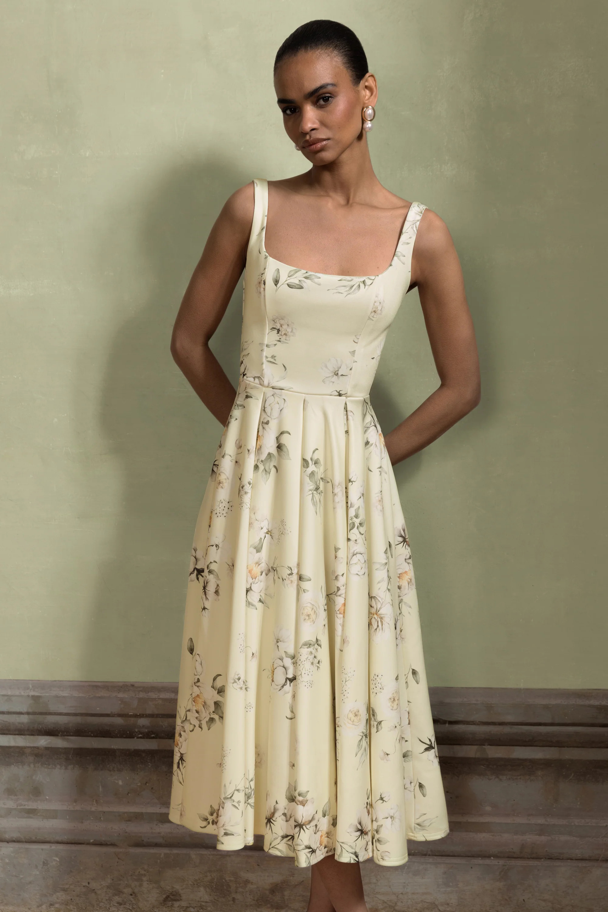 Lissa | Lemon Floral Bouquet Print Square-Neck Midi Dress | Club L London