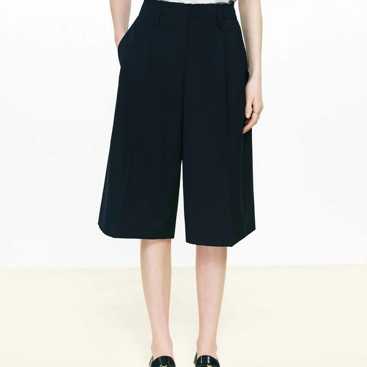 MO&Co. Women's Pleated Bermuda Shorts | Easy Wool Blend Cotton | MO&Co.
