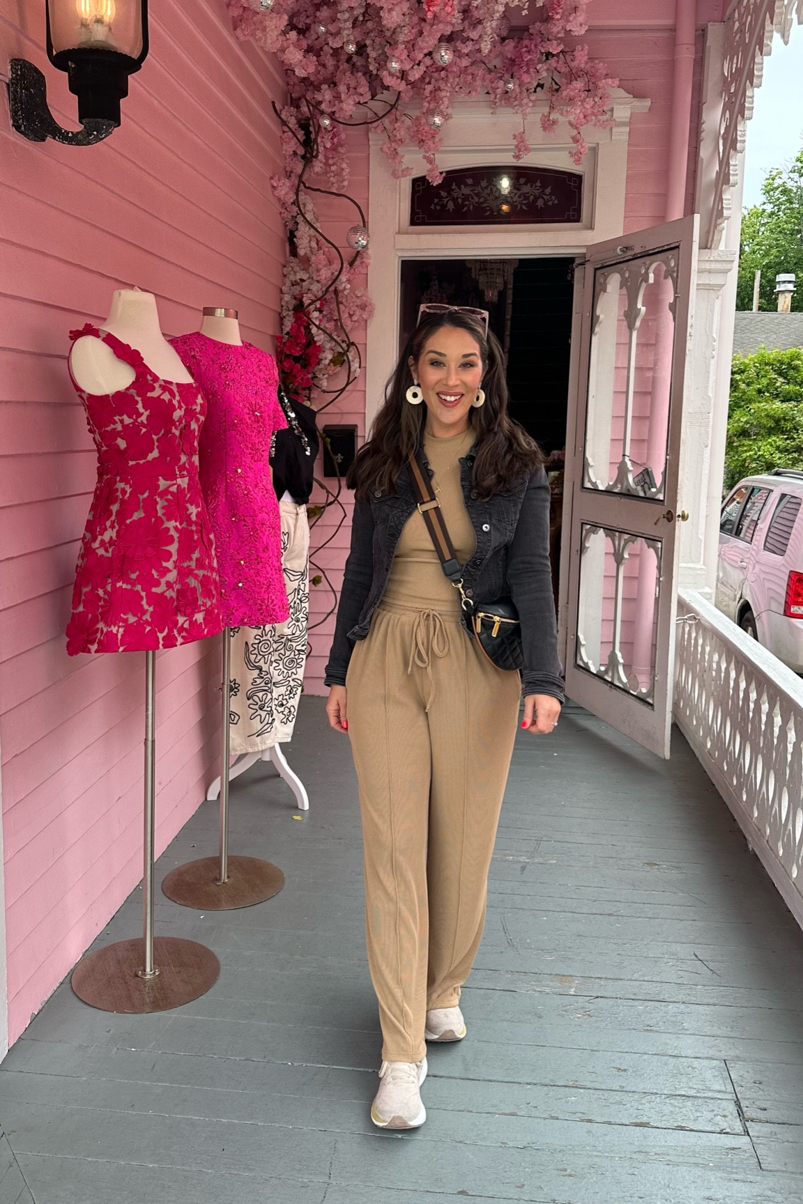 Casual outfit for shopping day with the girls. 🖤



#LTKFindsUnder50 #LTKItBag #LTKTravel