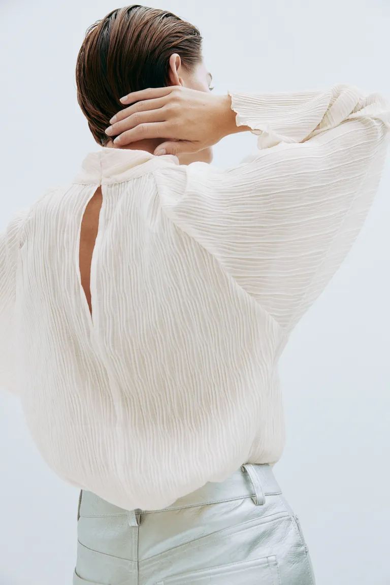 Oversized crinkled blouse | H&M (UK, MY, IN, SG, PH, TW, HK)