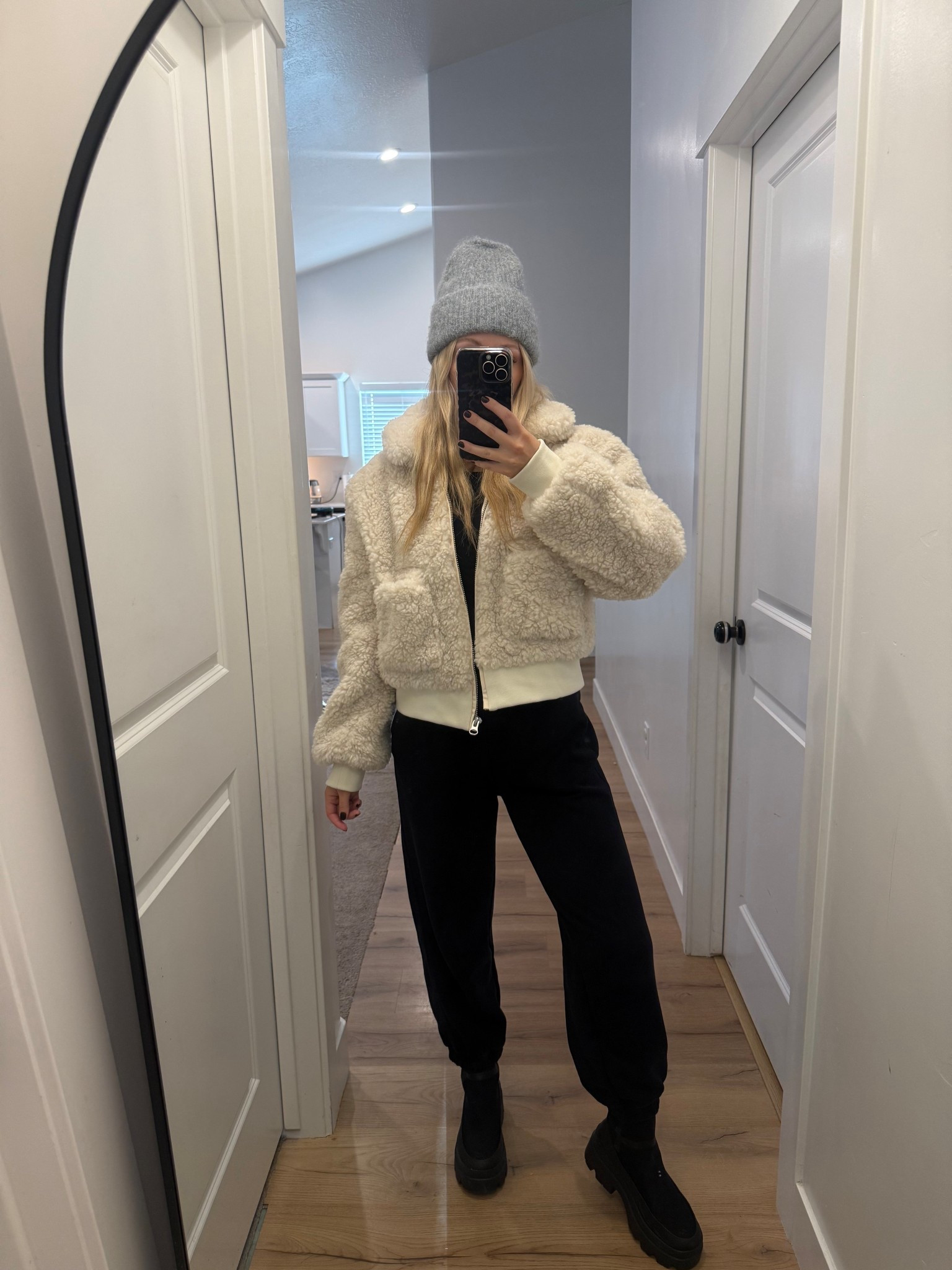 Teddy coat under $30 run!🤍🧸
Definitely size up. Im normally a small and wearing a Large.
#coat #fluffycoat #teddycoat #furcoat 

#LTKgrwm #LTKootd #LTKU