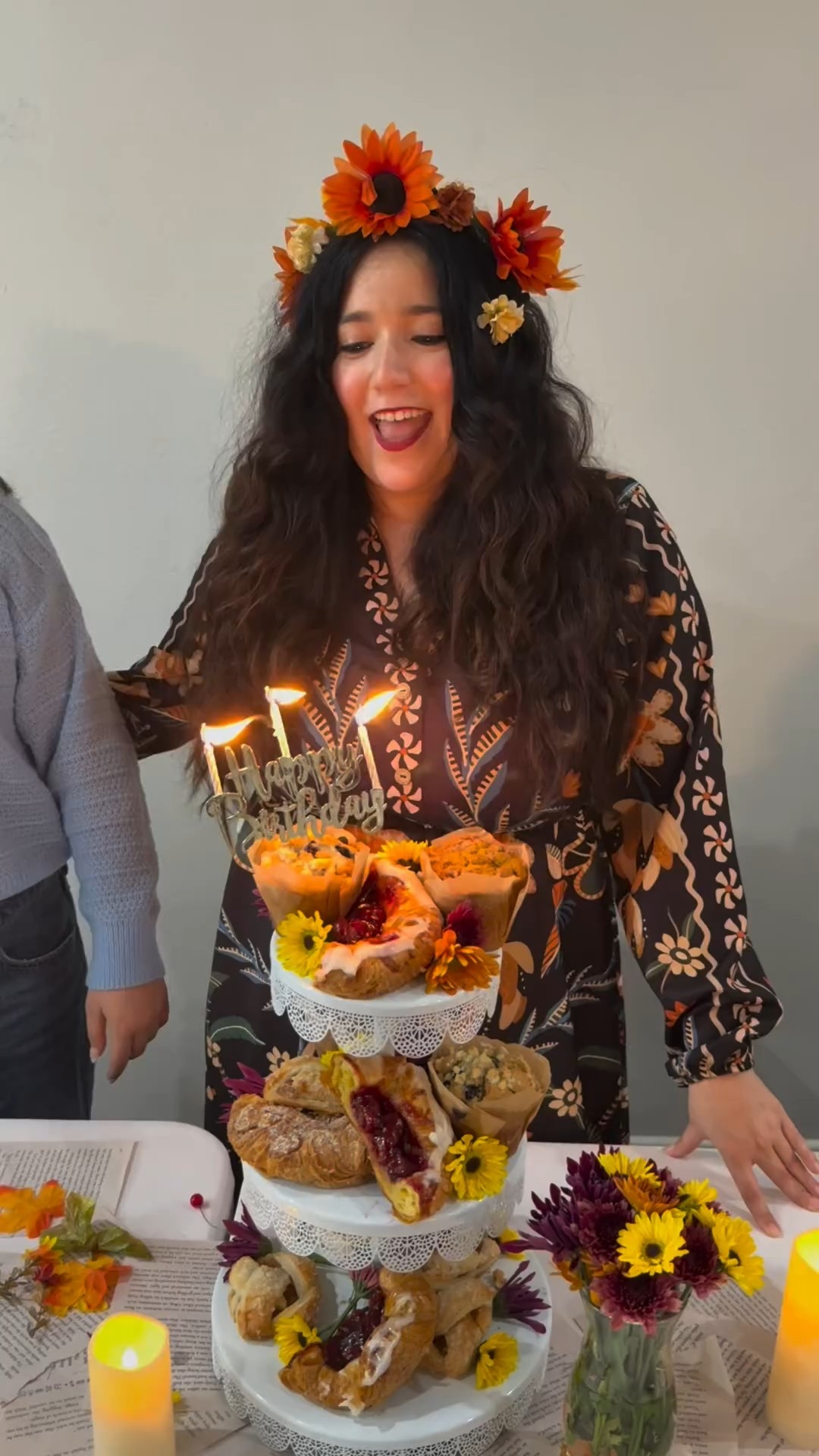 If you’re wondering if making flower crowns and bedazzling book covers would make for a good birthday party- I’m here to confirm it is 📖📚💎🌻🌼🌸 #bookish #birthdayparty #bookishbirthday #booklover #bookobssesed #bookstagrammer #fall #firstdayoffall