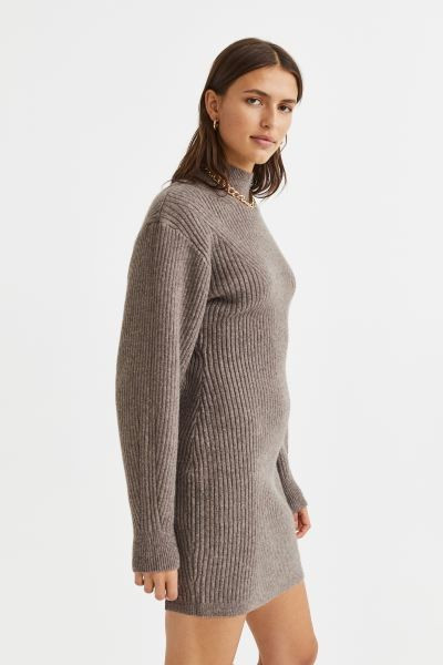 Kleid mit Turtleneck | H&M (DE, AT, CH, NL, FI)