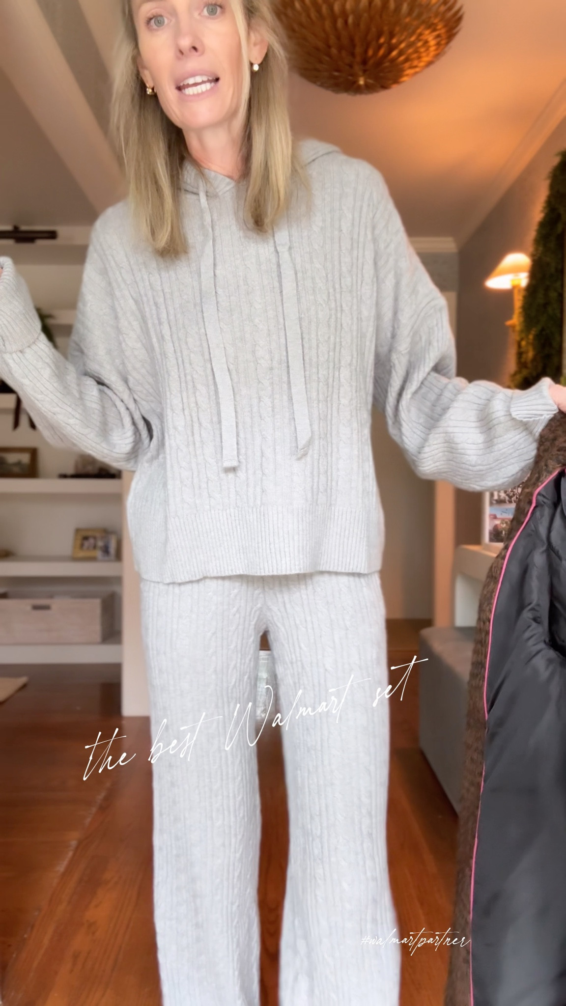 The best almost 5 star rated set! Seriously well made… stretchy, thick and a perfect little flare pant. Added this new pop of pattern coat too! Sizing below :

Large top
Small bottoms
Small jacket 

@walmartstyle #walmartpartner #walmartstyle 