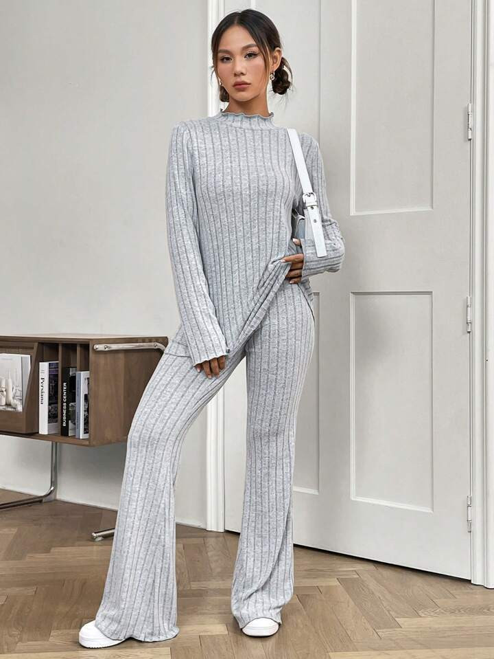 Conjunto De Dos Piezas De Camiseta De Punto Acanalado De Color Liso Y Pantalón Acampanado Para M... | SHEIN