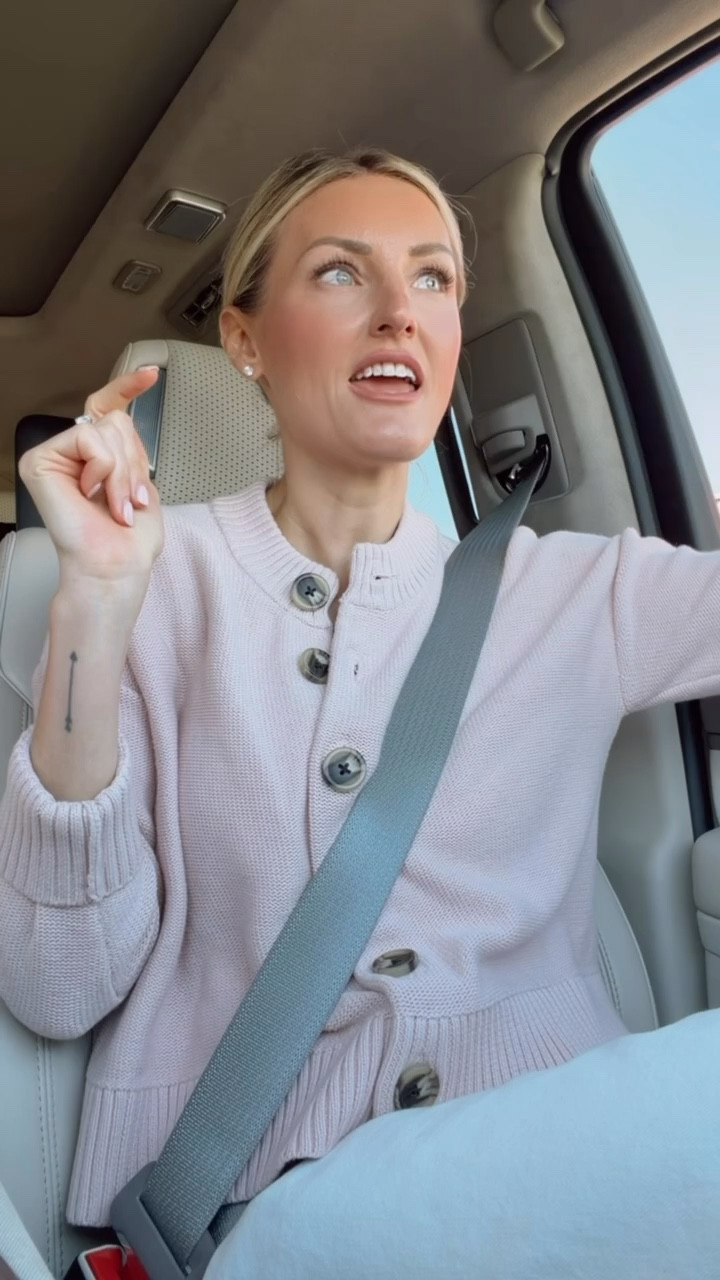 Cannot get over how similar this Amazon bag is to the real thing! Such a great under $20 find you’ll use all the time! 

Loverly Grey, Longchamp, Amazon find, mini crossbody bag

#LTKootd