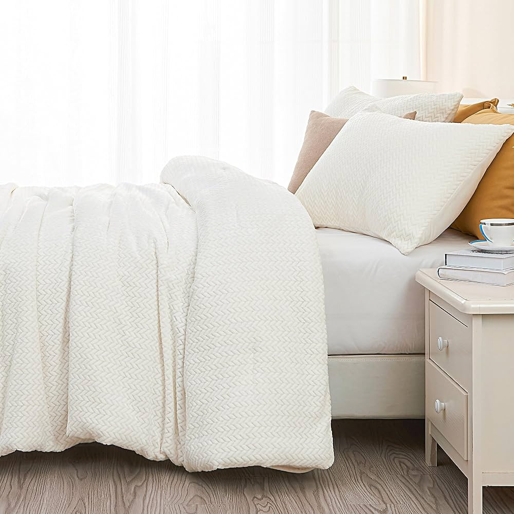 ChiXpace Fluffy Comforter Set Queen - Furry Leaves Pattern Faux Fur Bed Set 3 Pieces, Winter Ultr... | Amazon (US)