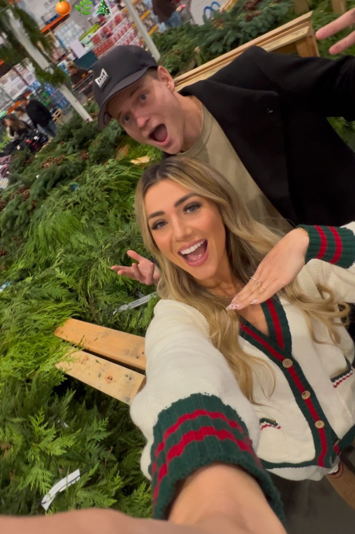 Affordable cedar & orange garland🍊🌿🎄Here’s everything I used🫶🏼

• 25 ft Fresh Cedar Garland - $20 at Costco
• Large Bag of Naval Oranges 
• Baking string
• Unbleached Parchment Paper
• Wire cutters
• Command hooks

**Loose pieces from the garland & any extra orange slices I use for gift wrapping accessories🤩**

#LTKSeasonal #LTKHoliday #LTKGiftGuide