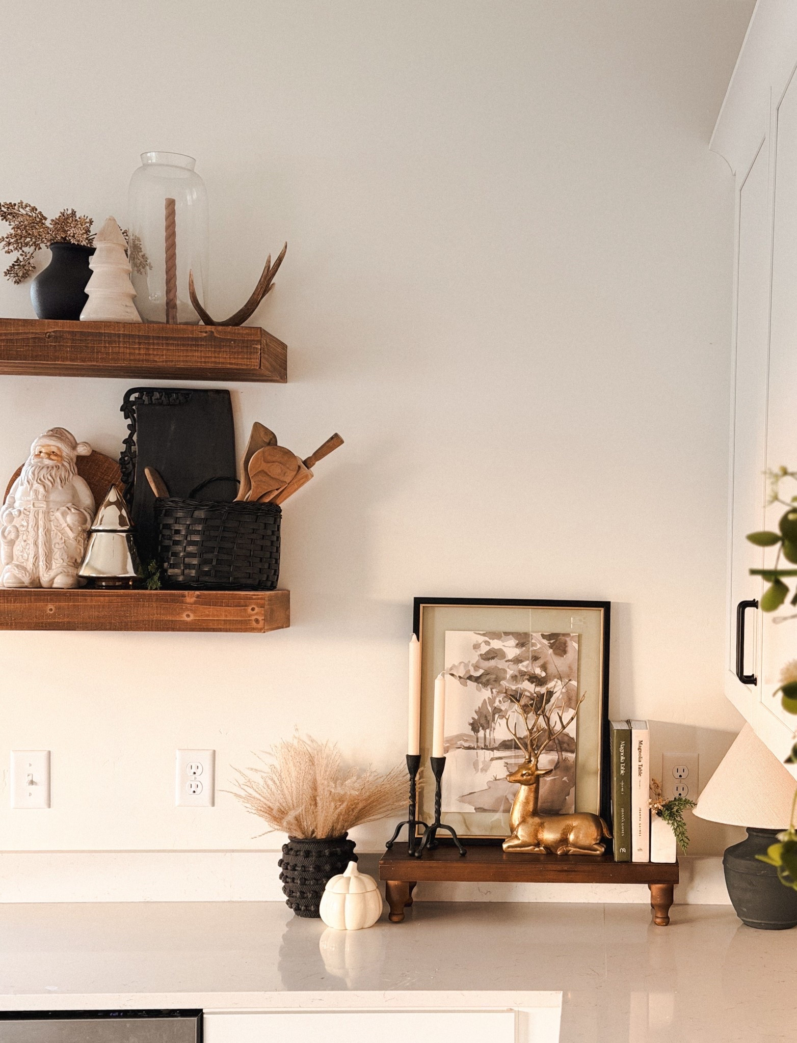 Sharing COZY NEUTRAL HOLIDAY DECOR you can’t help but love!!
If you love warm minimal Christmas decor, this little kitchen corner is for you. I mixed neutral winter textures, gold accents, and elevated rustic pieces to create that soft, Pinterest-worthy holiday vibe without clutter. 🤎🎄

(Riser is from hobby lobby)

#NeutralChristmas #CozyHomeVibes #HolidayHomeDecor #LTKHoliday #LTKHome #RusticChristmas #MinimalHolidayDecor #WinterKitchenDecor #PinterestDecor #CozyAesthetic #AmazonFinds #HomeInspo #ChristmasStyling

#LTKSeasonal #LTKHoliday #LTKHome