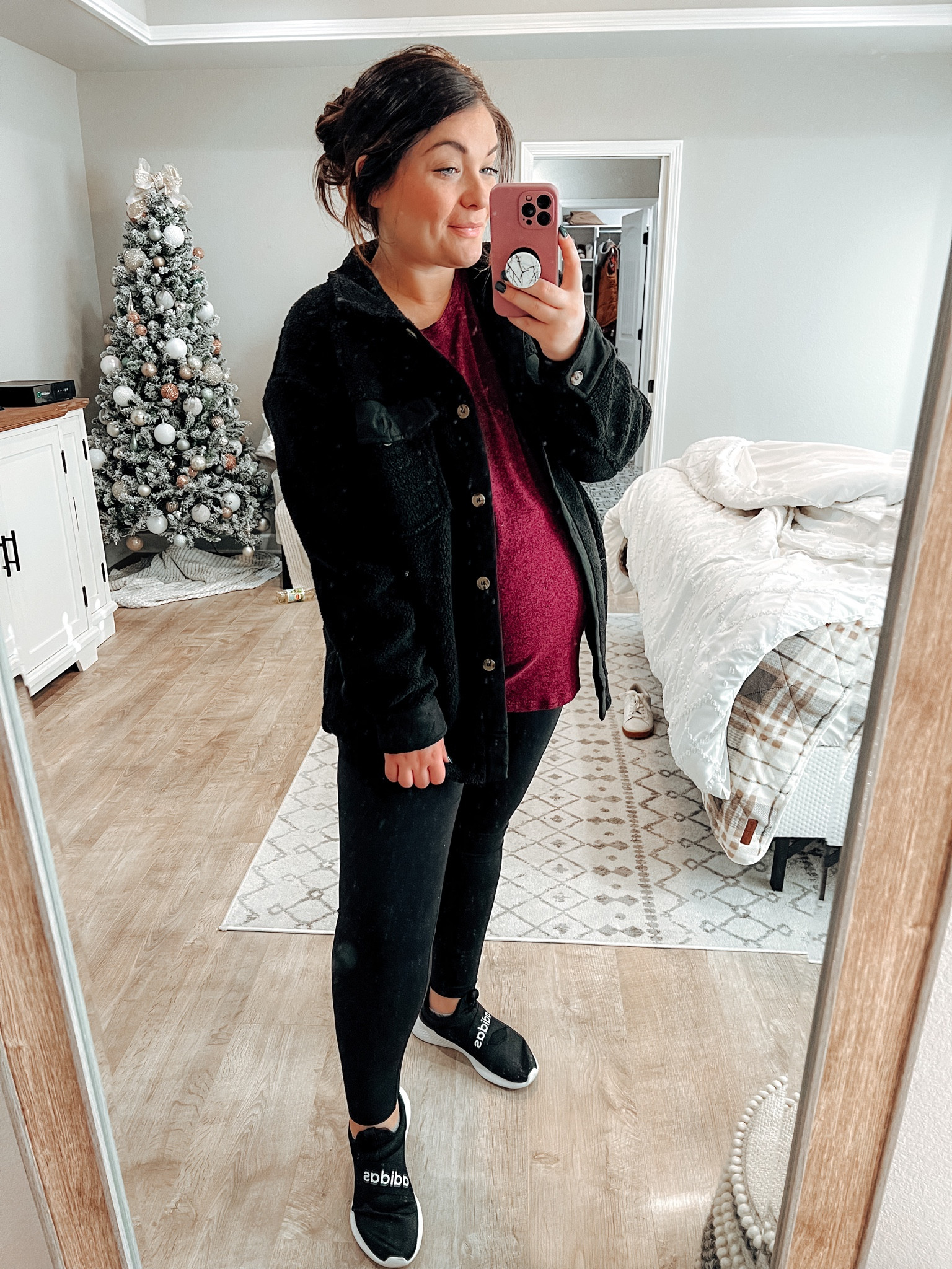 Unmade bed and all, everyone needs the sherpa fleece jacket 👏🏼
Wearing size L

#LTKstyletip #LTKsalealert