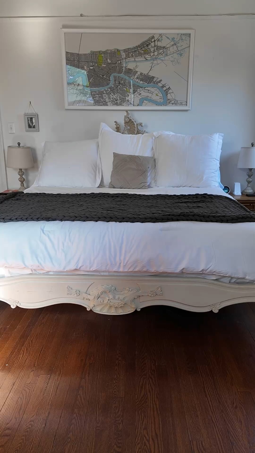 Here is the HealtherFlex set I was gifted by @fabletics. It includes the Heather High-Waisted Mini Flare Leggins and the HeatherFlex Low Impact Strappy Bra in the color Black Heather. These pieces are ultra-soft and the fabric offers a warm brushed feel with medium-light compression. The set also includes the Year Round Terry Crew Neck Sweatshirt. This soft and cozy sweatshirt features a drop shoulder and is made from year-round terry that's perfect for day to night. 

Have you checked the latest sets from #fabletics?
#DomesticatedMe
#FableticsPartner------------------------Aquí está el conjunto HealtherFlex que me regaló fabletics. Incluye los leggings y el sujetador HeatherFlex en color Black Heather. Estas prendas son ultrasuaves y la tela ofrece un tacto cálido y cepillado con una compresión media. El conjunto también incluye la sudadera para todo el año. Esta sudadera suave y acogedora tiene hombros caídos y está hecha de felpa para todo el año, perfecta para el día y la noche.

¿Han visto los últimos conjuntos de #fabletics?
#MyFabletics #MoveInFabletics #FableticsStyle #ActiveWear 

#LTKActive