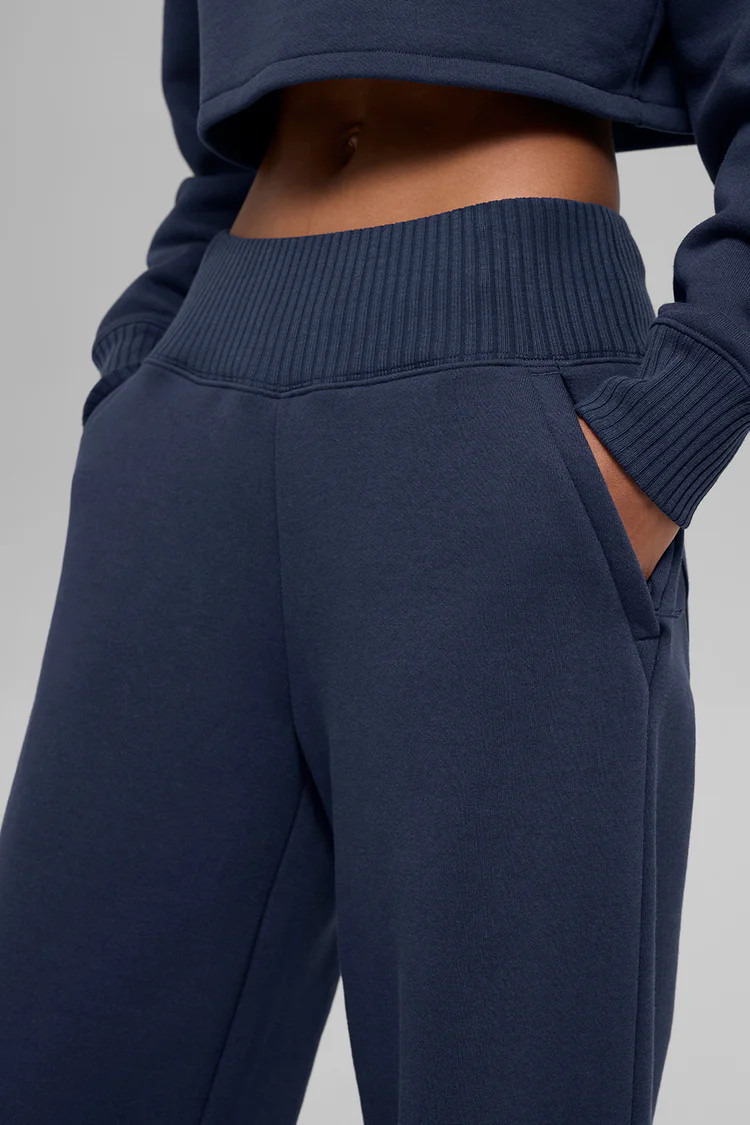 Serenity Wide Leg Sweatpant - Navy | Alo Yoga (US)