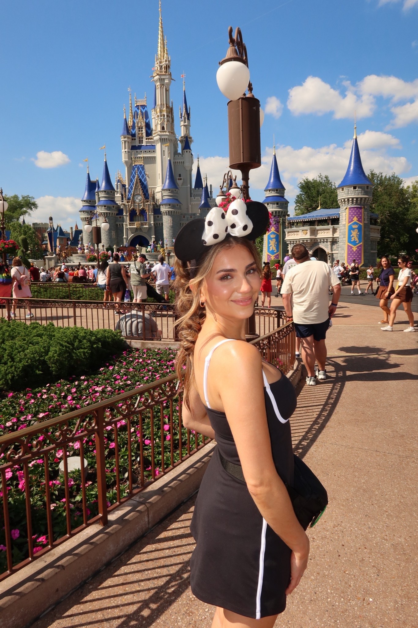 day at the park 🐭🏰 

#LTKBeauty #LTKdayinmylife #LTKootd